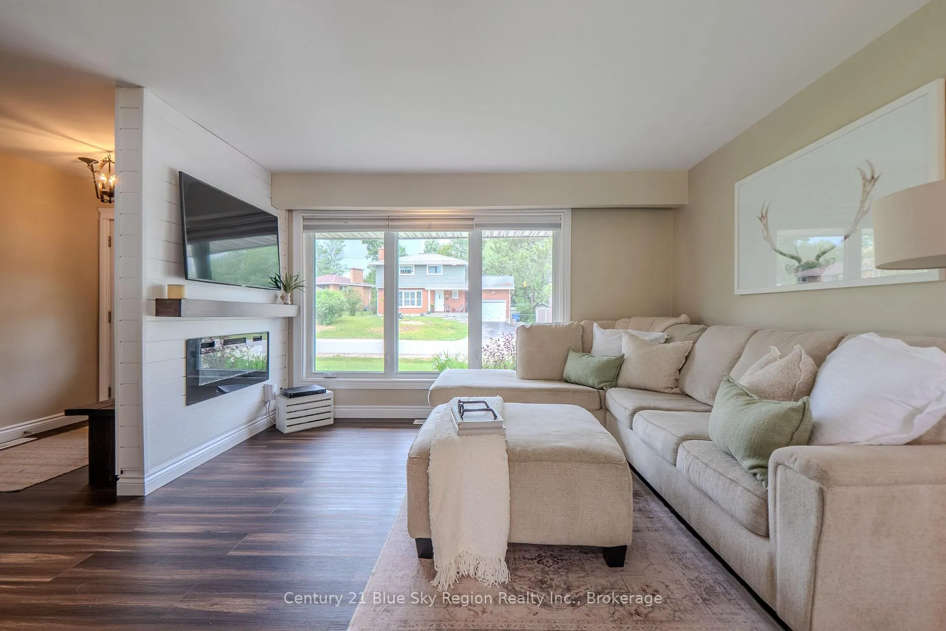 Photo 8 of 235 Orange Crescent, North Bay, Birchaven — HOMEH