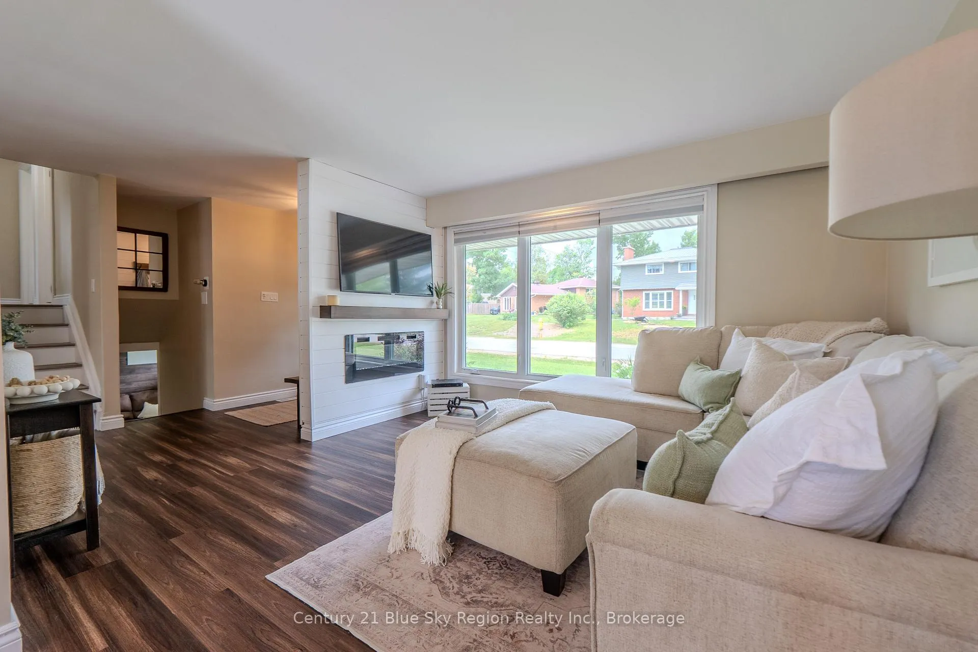 Photo 9 of 235 Orange Crescent, North Bay, Birchaven — HOMEH