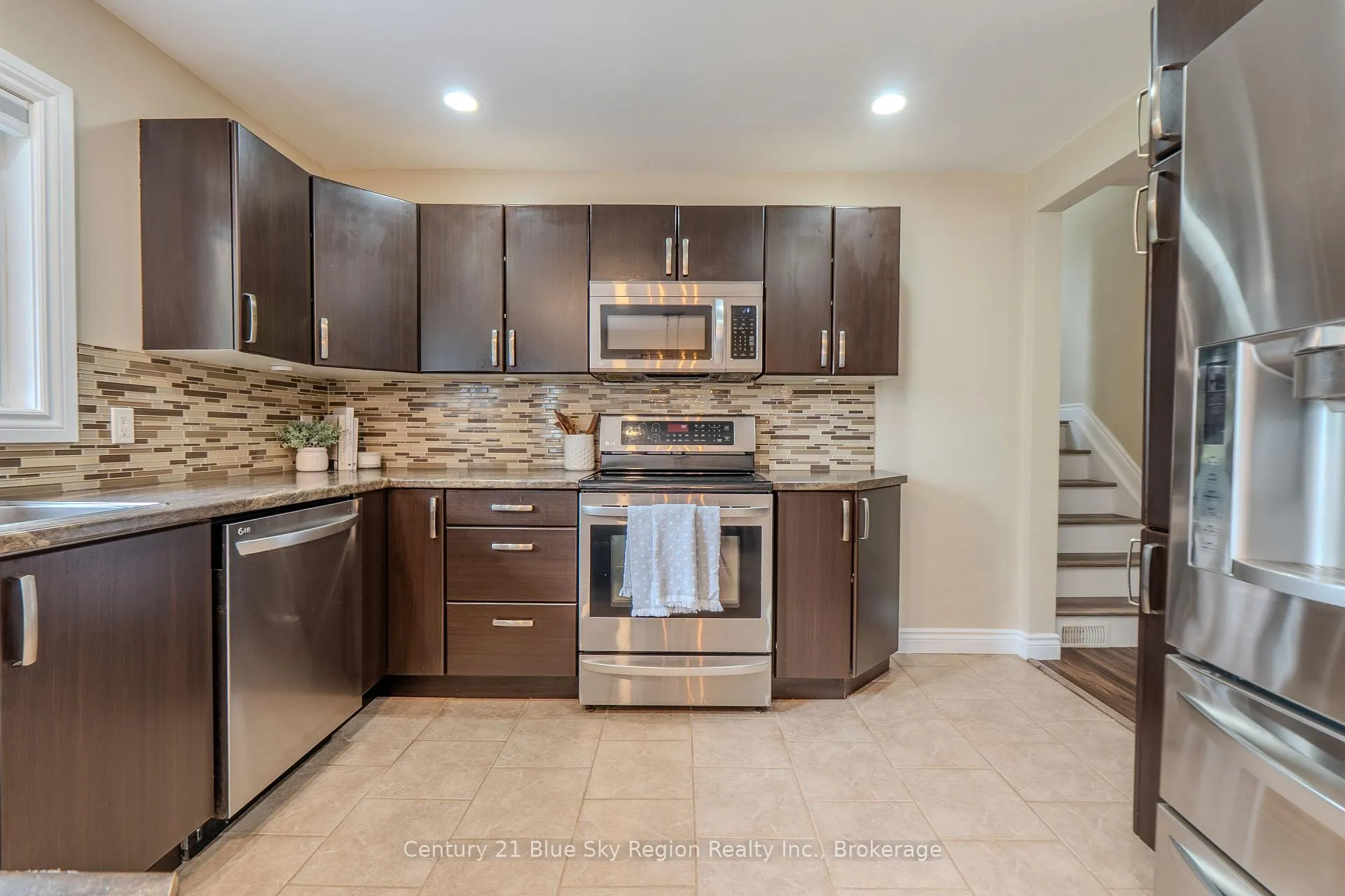 Photo 15 of 235 Orange Crescent, North Bay, Birchaven — HOMEH