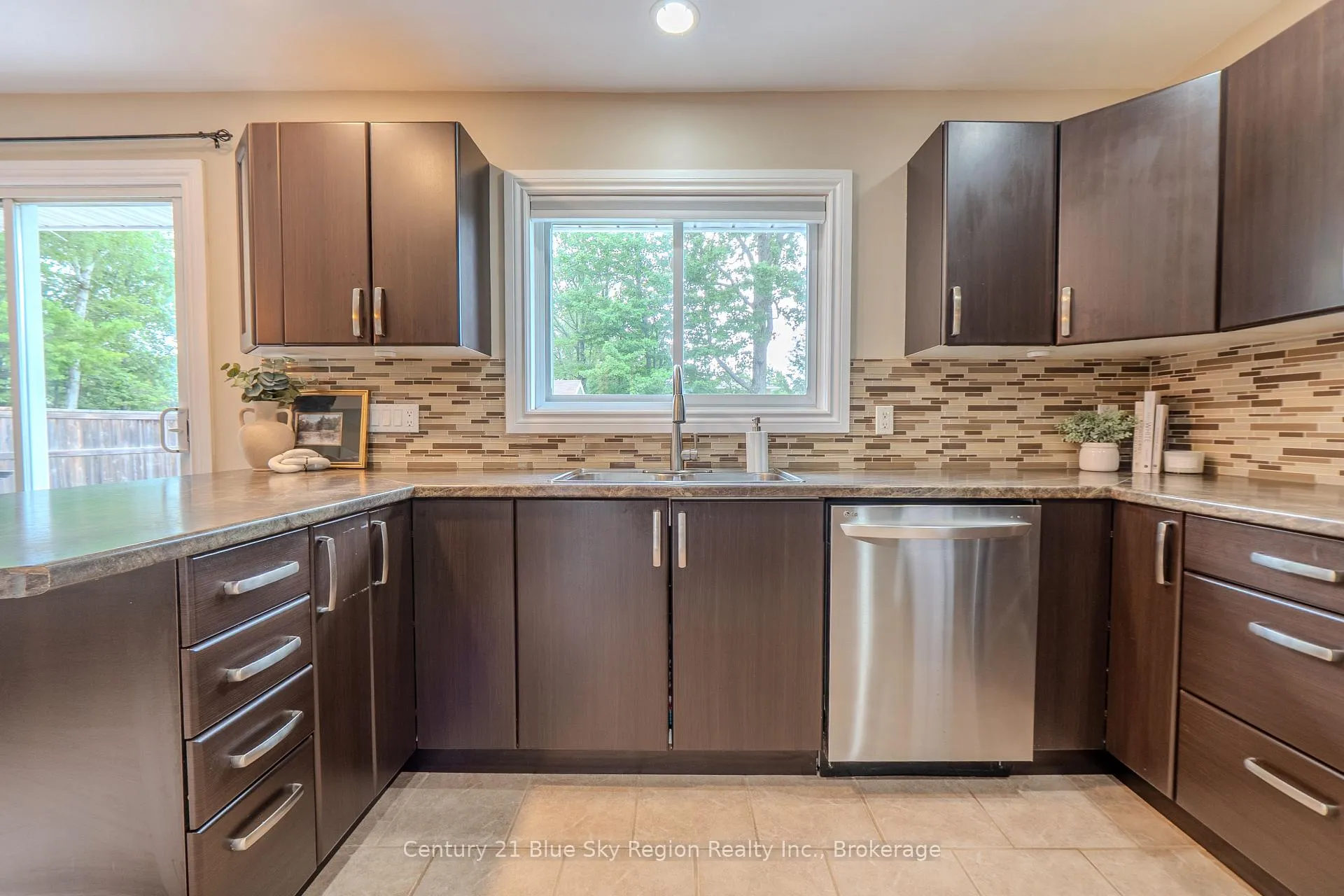 Photo 16 of 235 Orange Crescent, North Bay, Birchaven — HOMEH