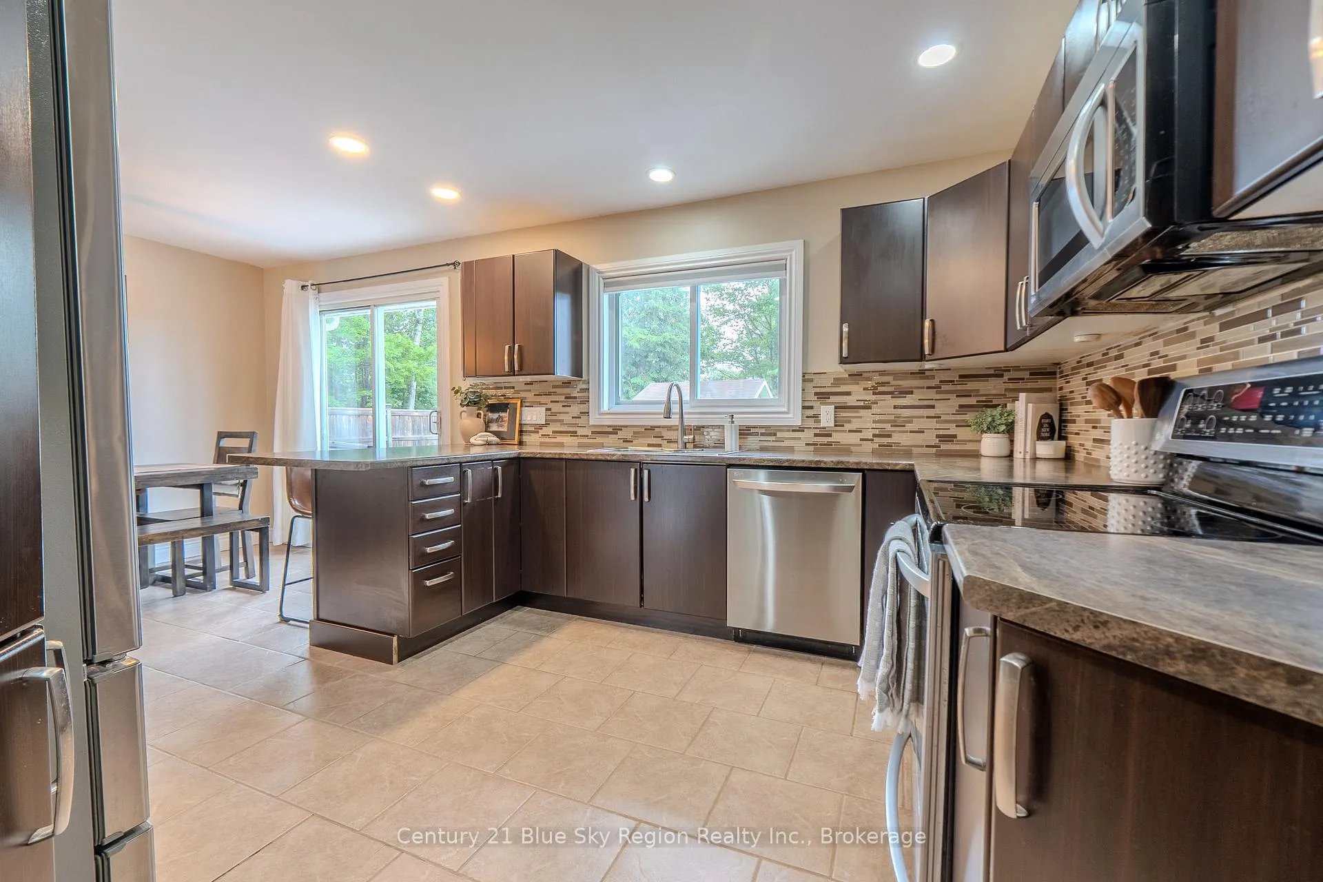 Photo 18 of 235 Orange Crescent, North Bay, Birchaven — HOMEH