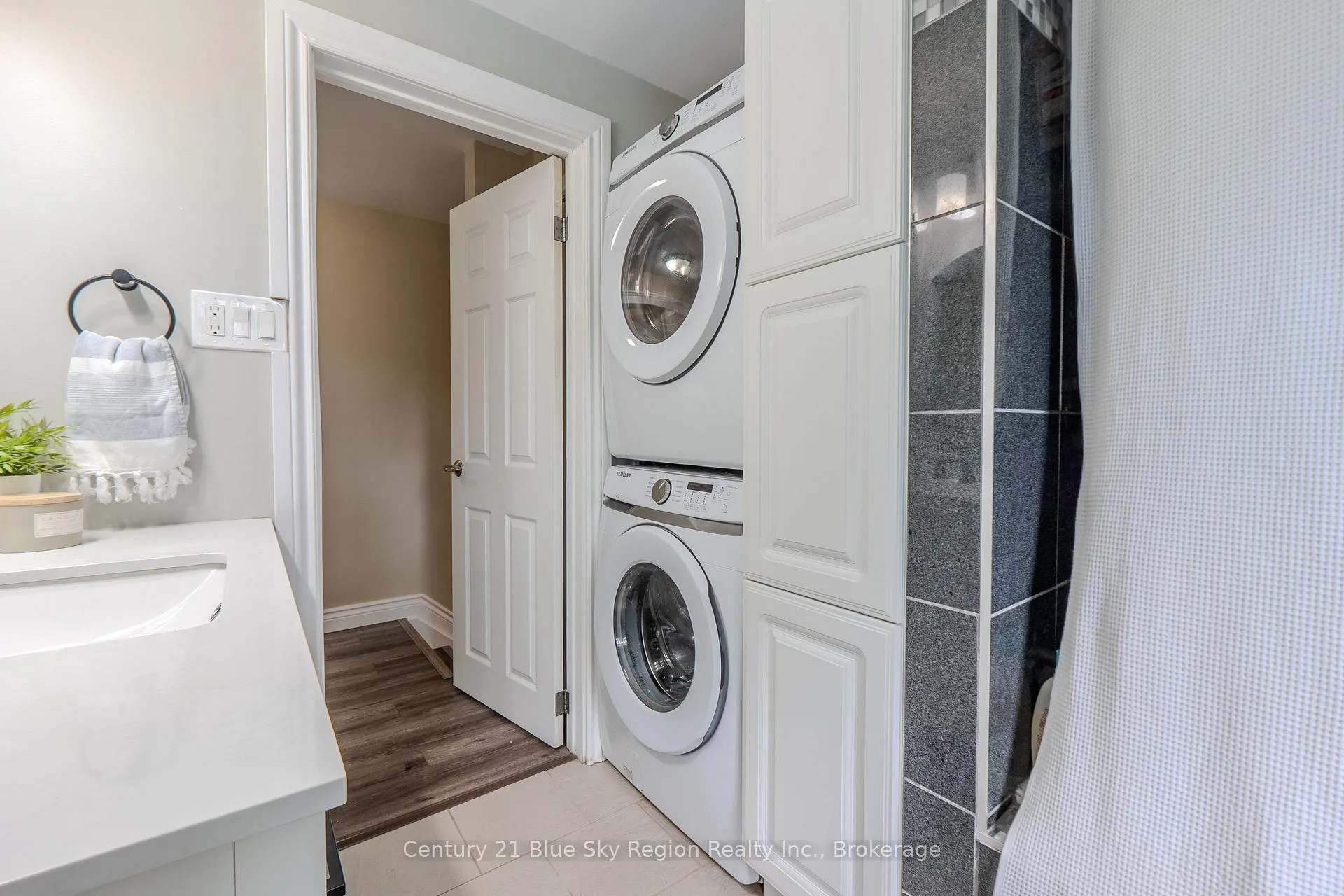Photo 28 of 235 Orange Crescent, North Bay, Birchaven — HOMEH