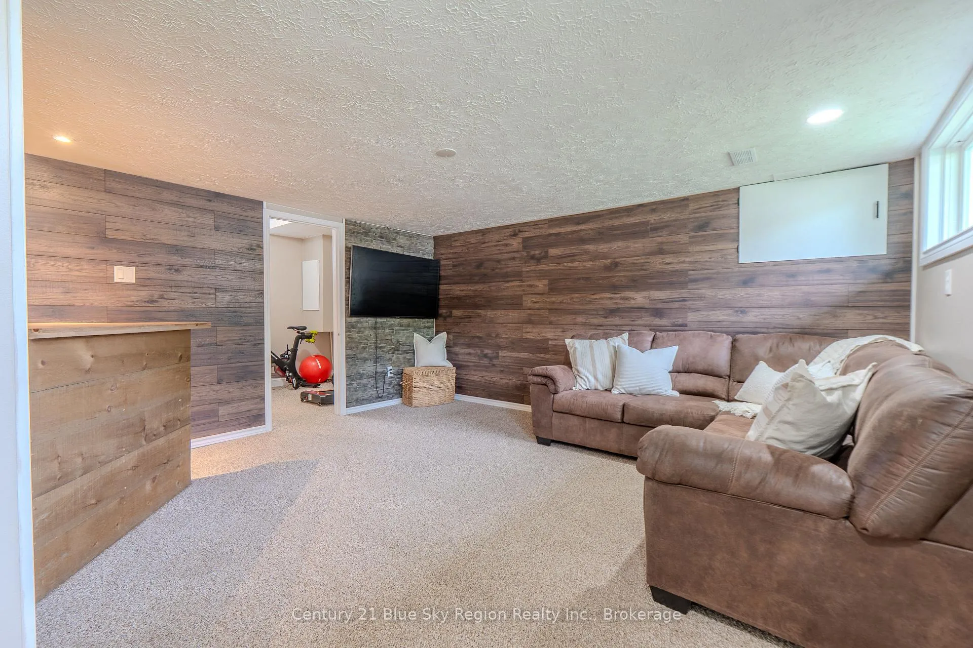 Photo 33 of 235 Orange Crescent, North Bay, Birchaven — HOMEH