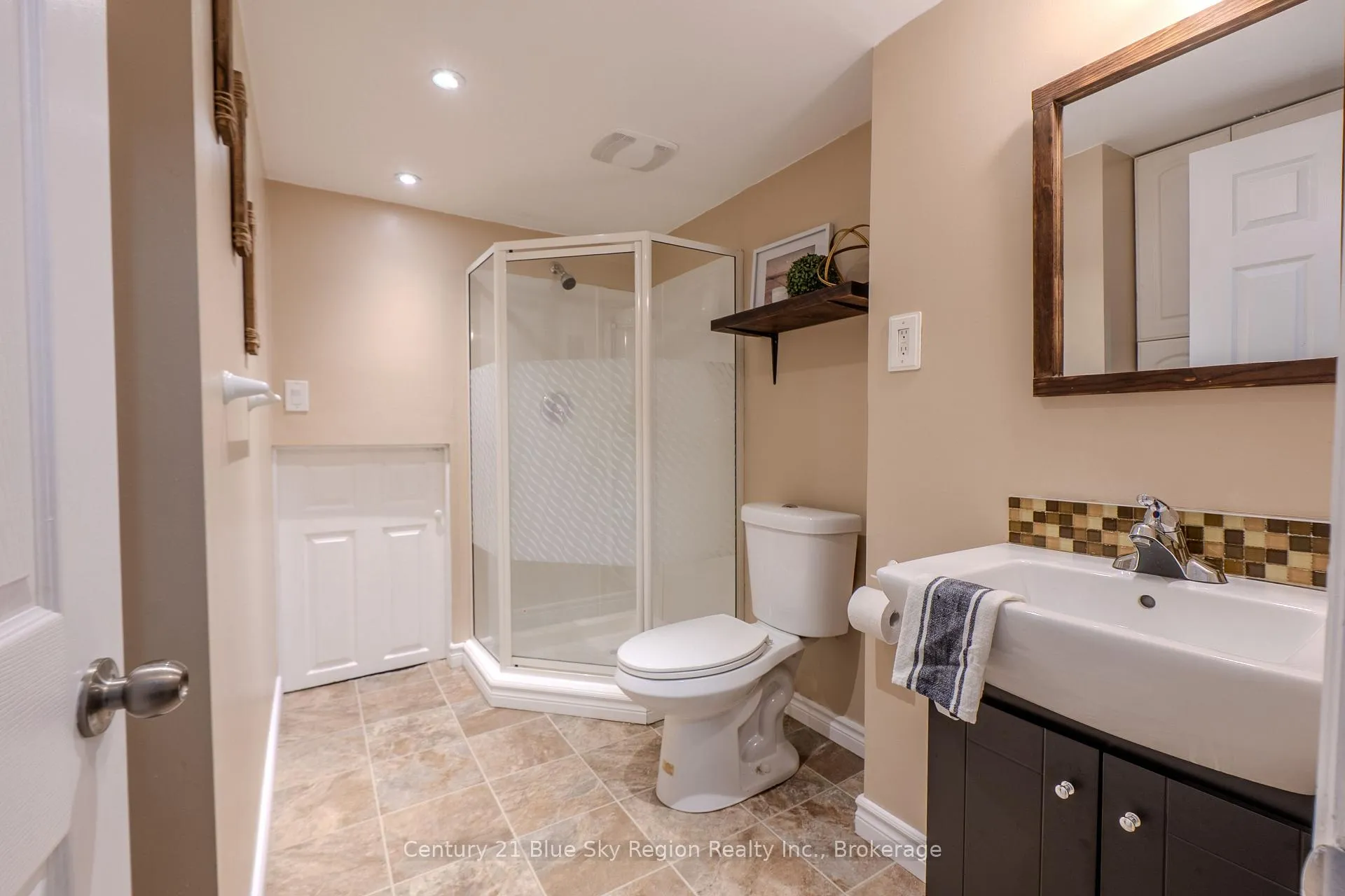 Photo 38 of 235 Orange Crescent, North Bay, Birchaven — HOMEH