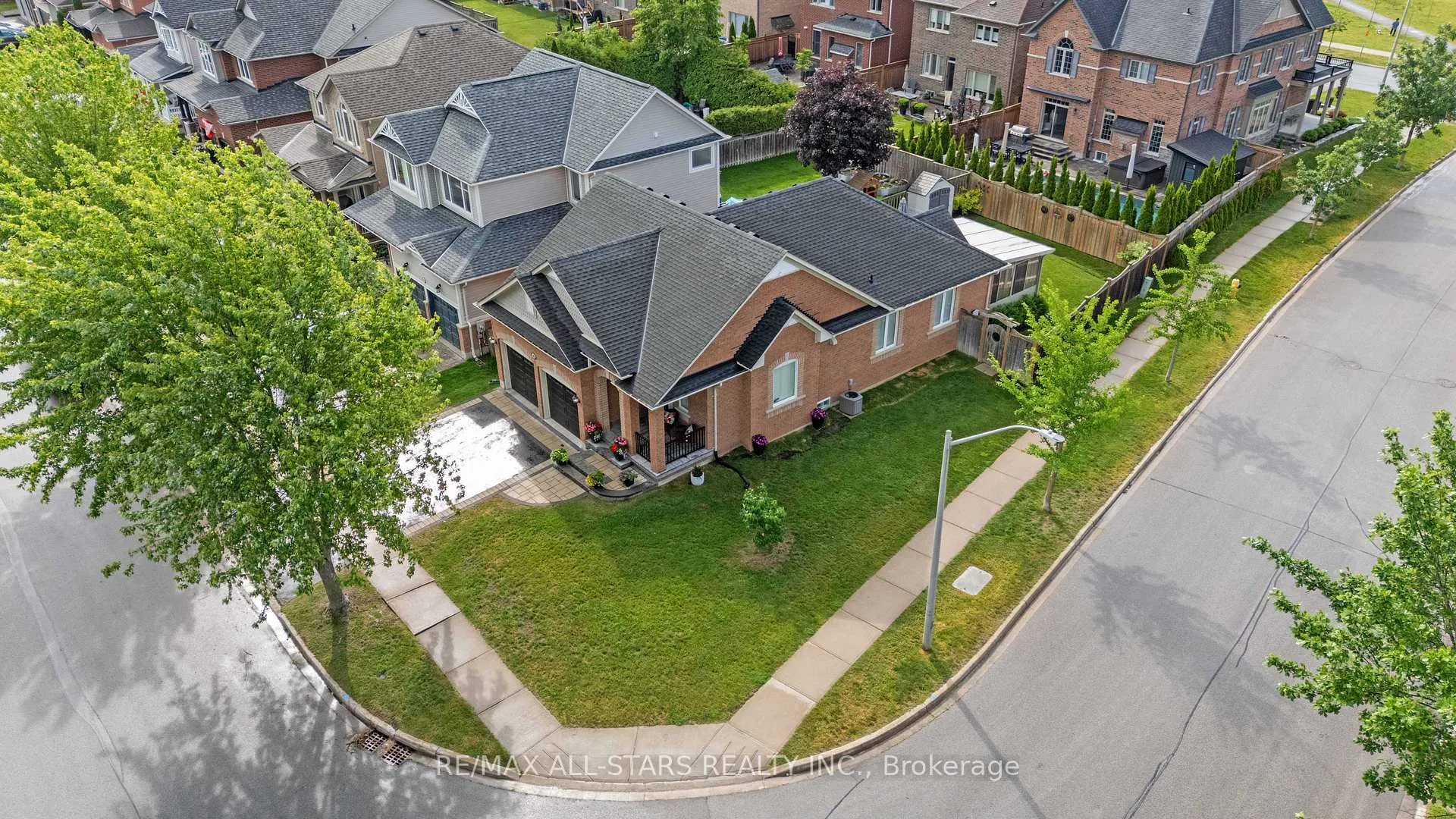 Photo 3 of 76 Chimney Hill Way, Scugog, Port Perry — HOMEH