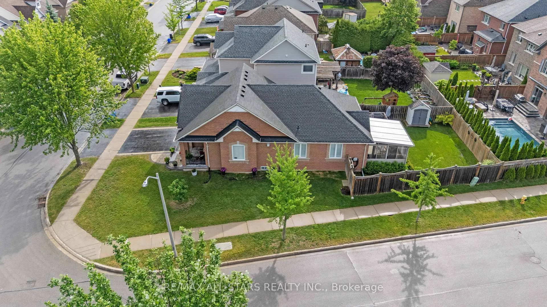 Photo 4 of 76 Chimney Hill Way, Scugog, Port Perry — HOMEH