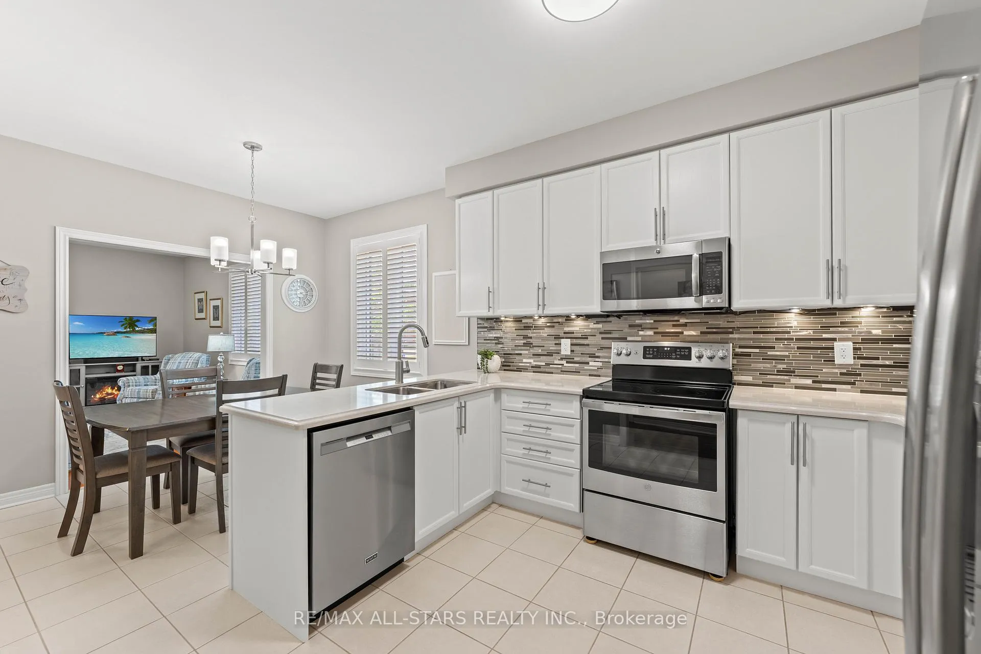 Photo 10 of 76 Chimney Hill Way, Scugog, Port Perry — HOMEH