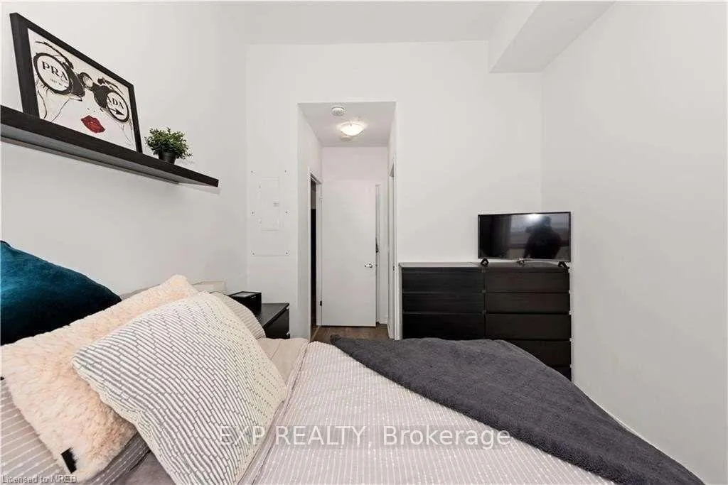 Photo 7 of Unit 903, 550 North Service Road, Grimsby, Grimsby Beach — HOMEH