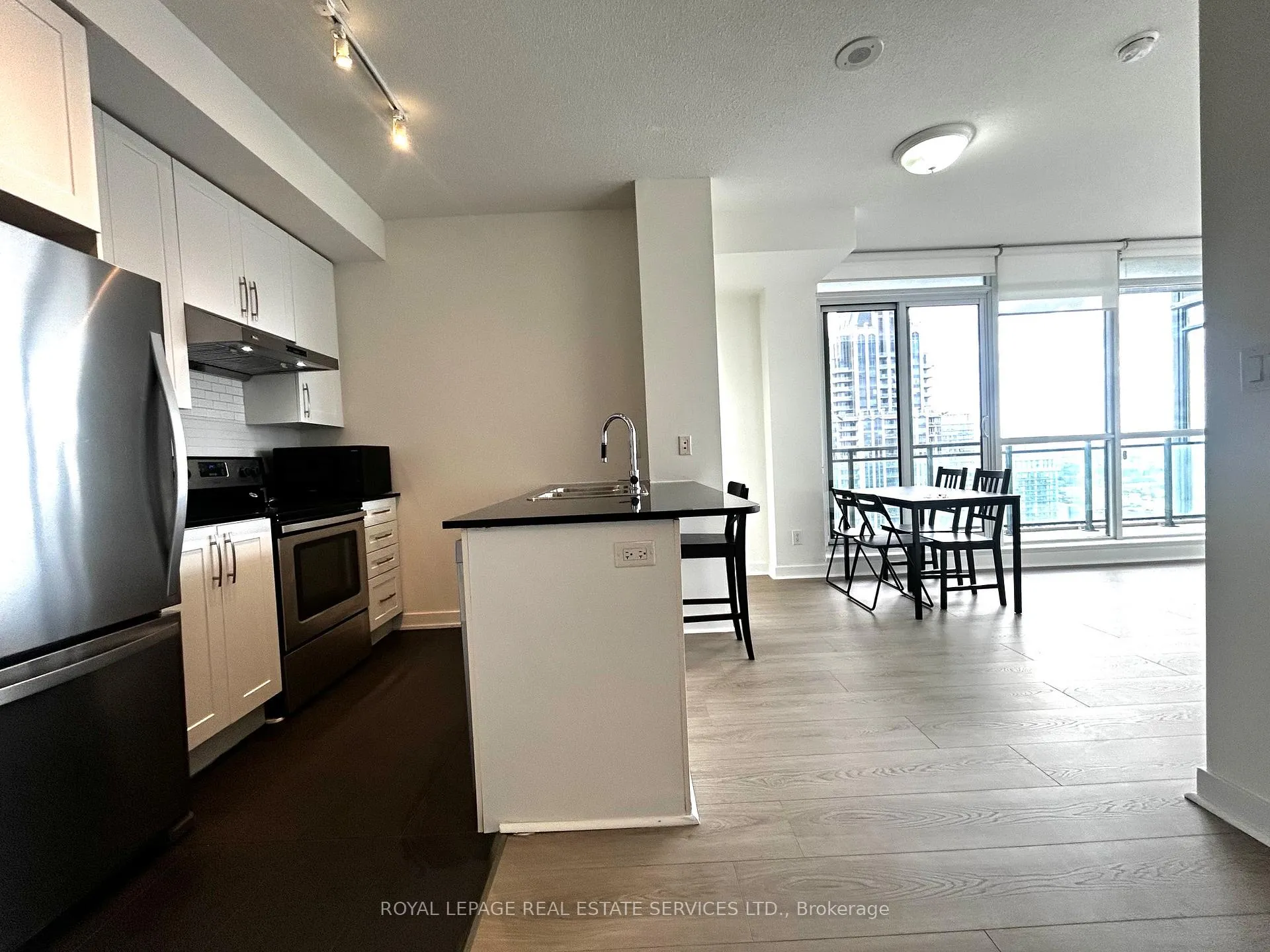 Photo 8 of Unit 2909, 4070 Confederation Parkway, Mississauga, City Centre — HOMEH
