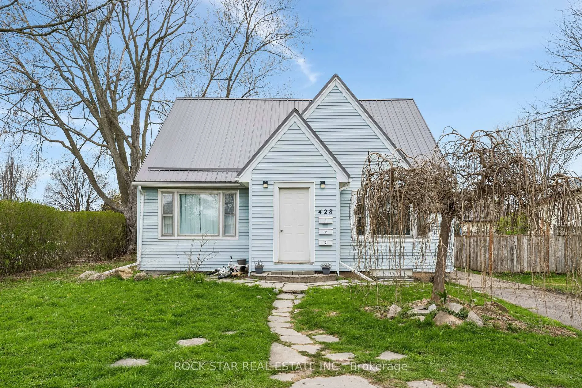 Photo 3 of 428 Thorold Road, Welland, West Welland — HOMEH
