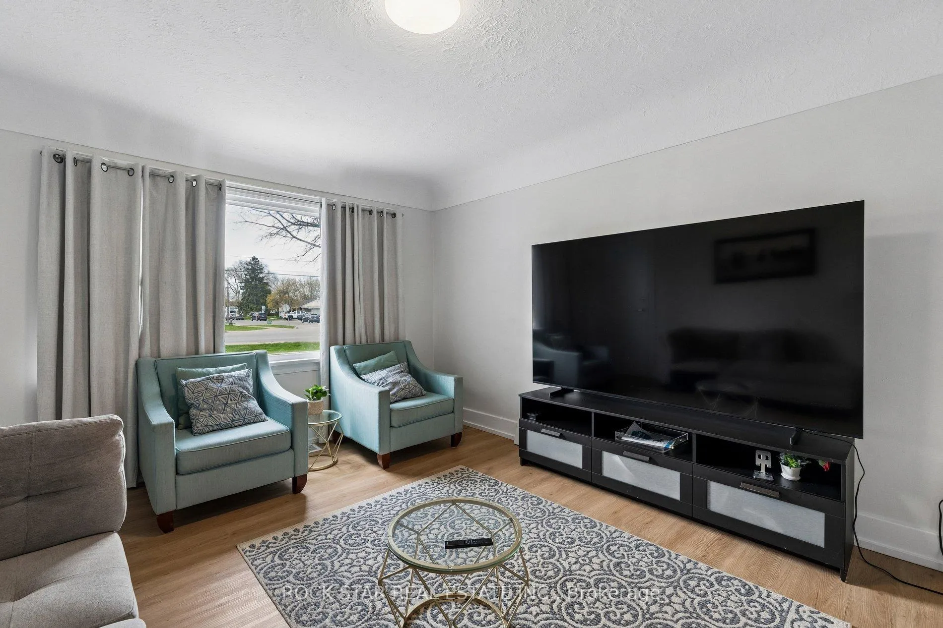 Photo 4 of 428 Thorold Road, Welland, West Welland — HOMEH