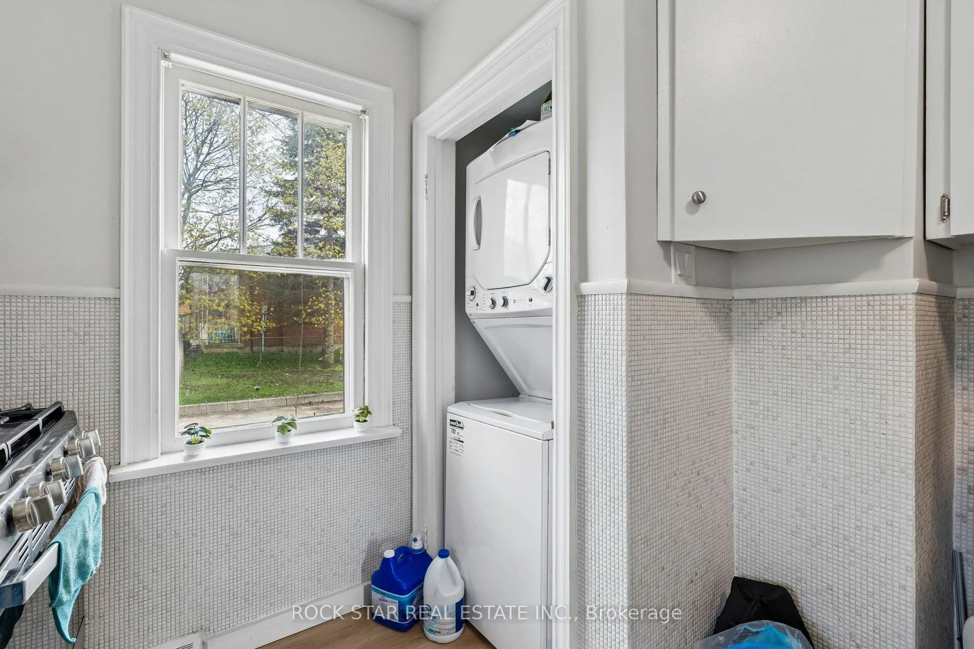 Photo 9 of 428 Thorold Road, Welland, West Welland — HOMEH