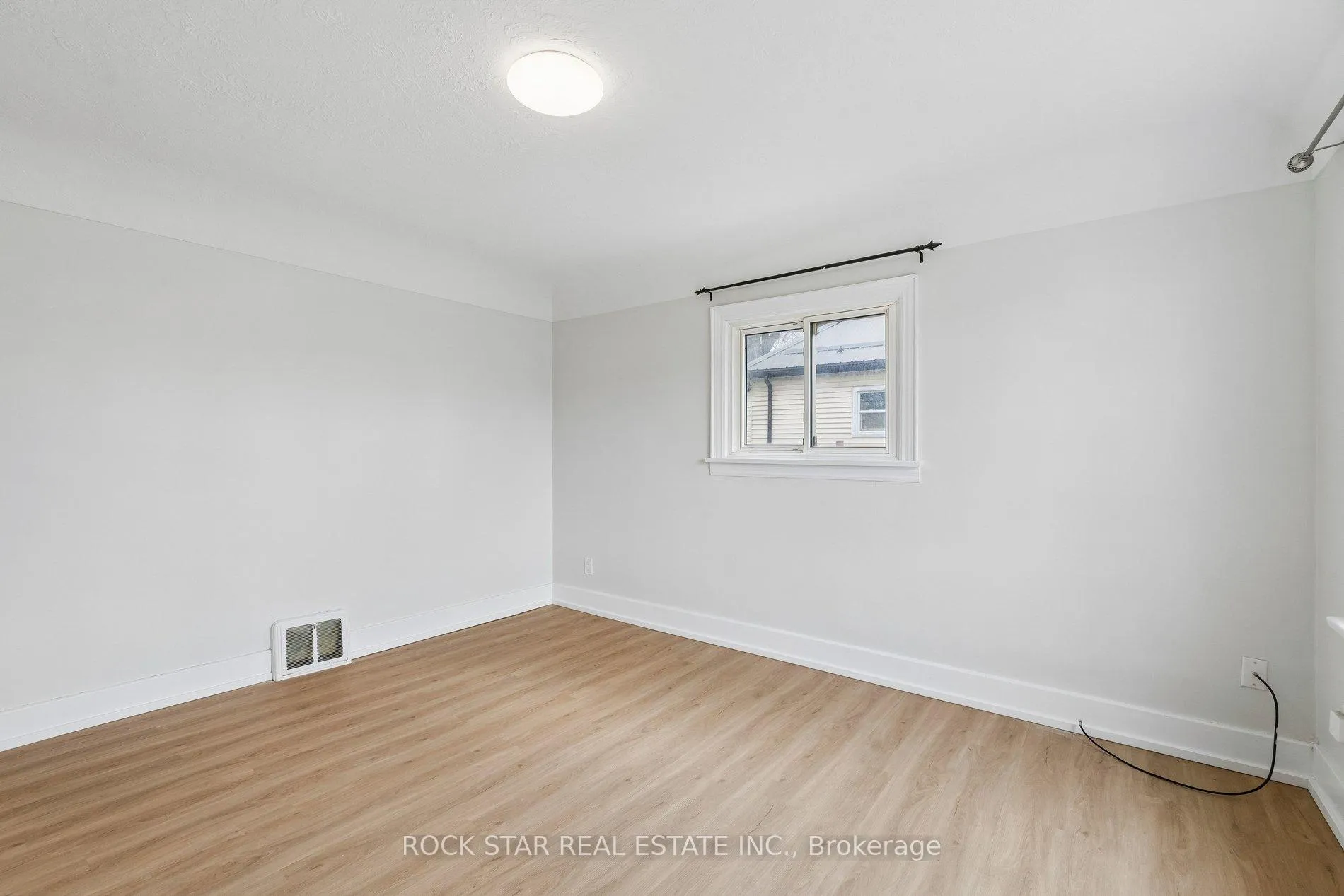 Photo 10 of 428 Thorold Road, Welland, West Welland — HOMEH