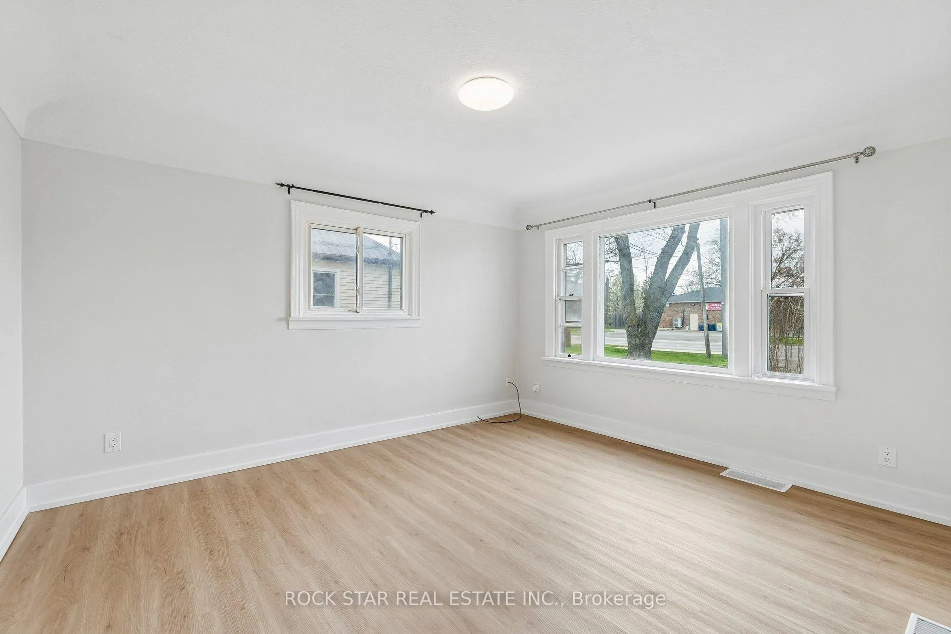Photo 21 of 428 Thorold Road, Welland, West Welland — HOMEH
