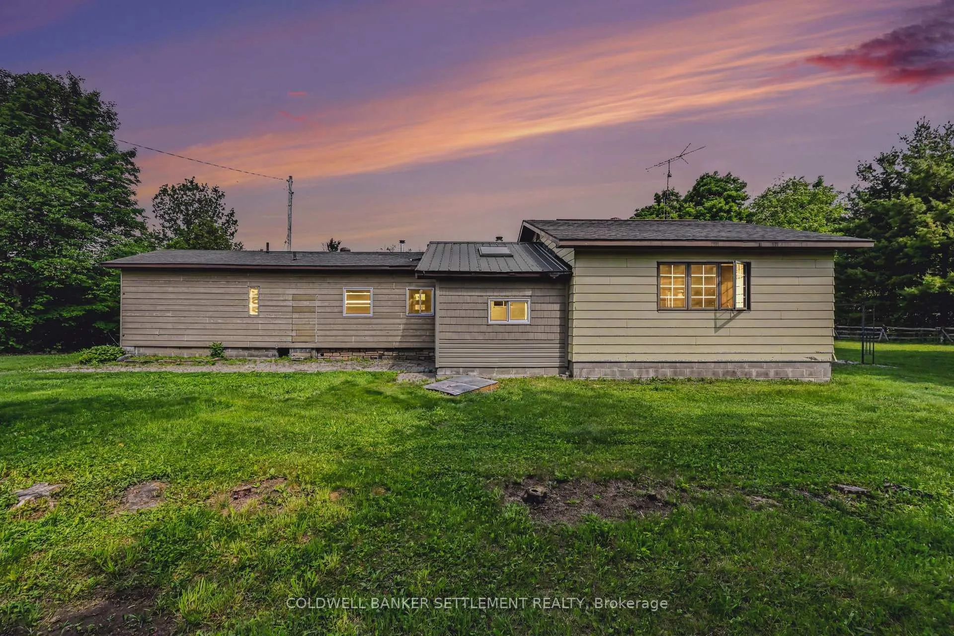 Photo 1 of 2394 Scotch Line Road, Tay Valley, Bathurst/Burgess & Sherbrooke (Bathurst) Twp — HOMEH