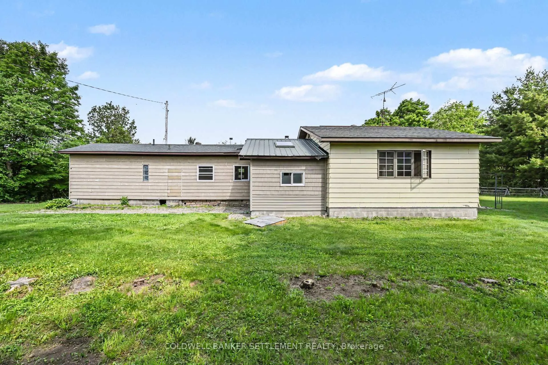 Photo 8 of 2394 Scotch Line Road, Tay Valley, Bathurst/Burgess & Sherbrooke (Bathurst) Twp — HOMEH