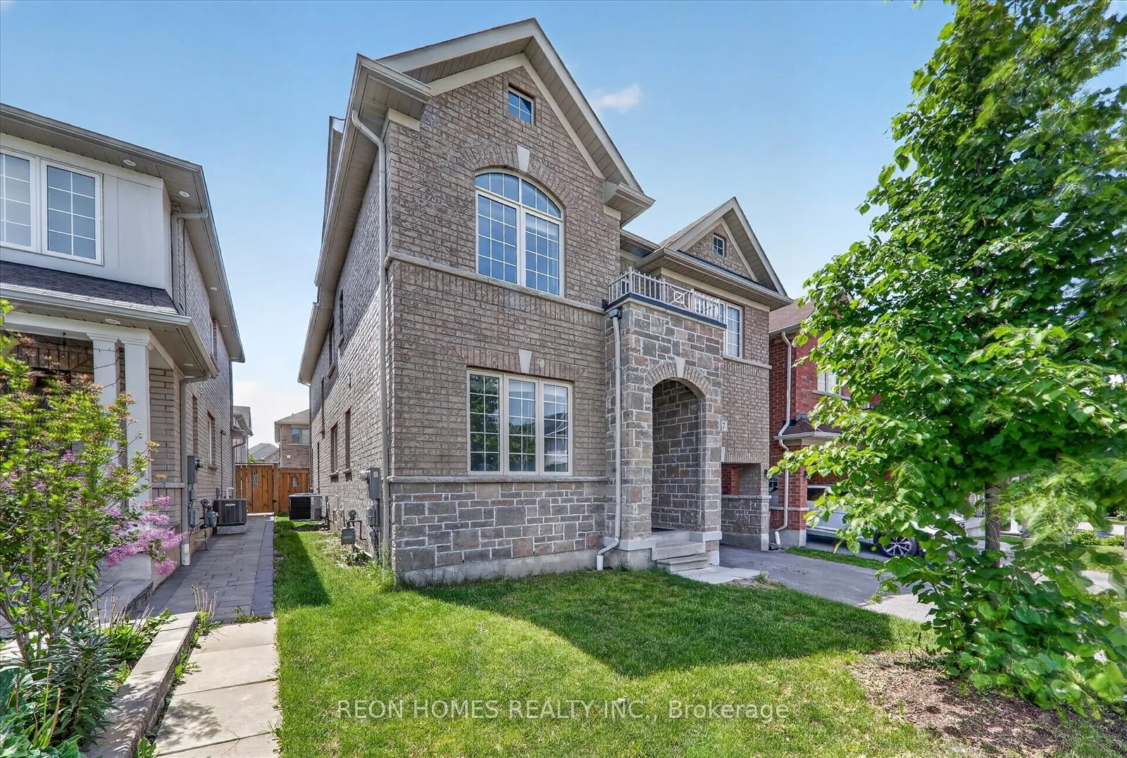 Photo 3 of 37 Raithby Crescent, Ajax, Central East — HOMEH