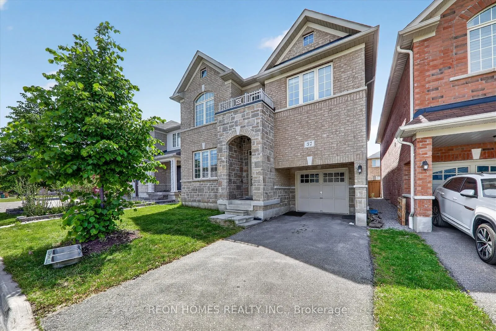 Photo 4 of 37 Raithby Crescent, Ajax, Central East — HOMEH