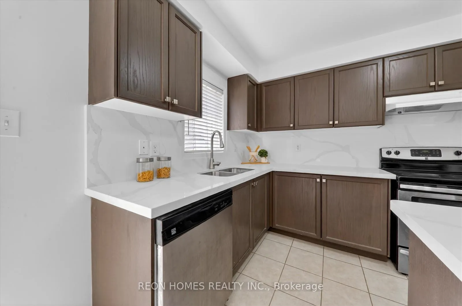 Photo 23 of 37 Raithby Crescent, Ajax, Central East — HOMEH