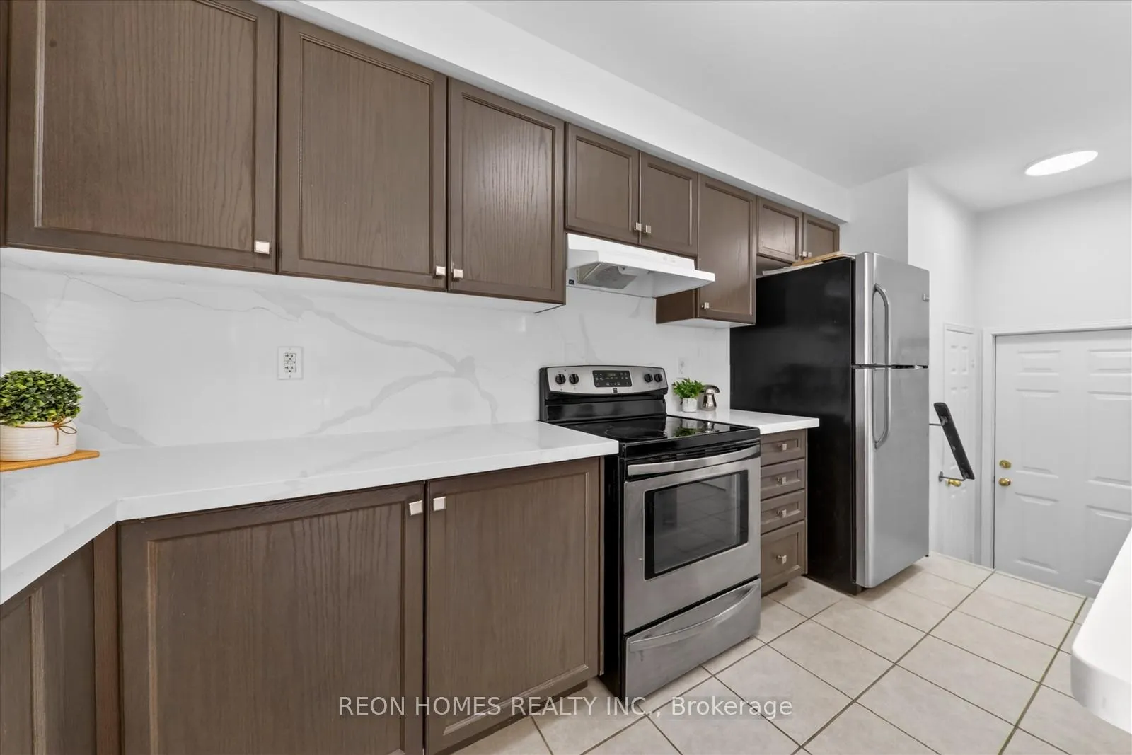 Photo 24 of 37 Raithby Crescent, Ajax, Central East — HOMEH