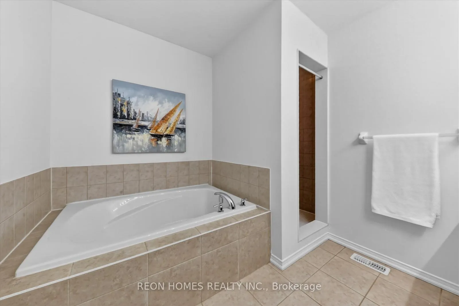 Photo 33 of 37 Raithby Crescent, Ajax, Central East — HOMEH