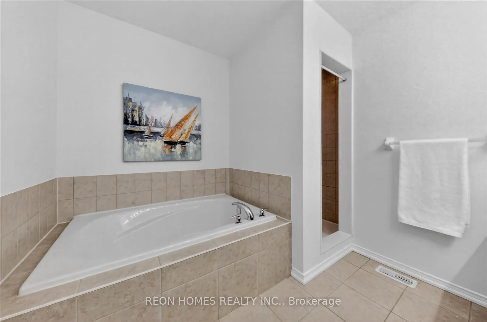 Photo 34 of 37 Raithby Crescent, Ajax, Central East — HOMEH