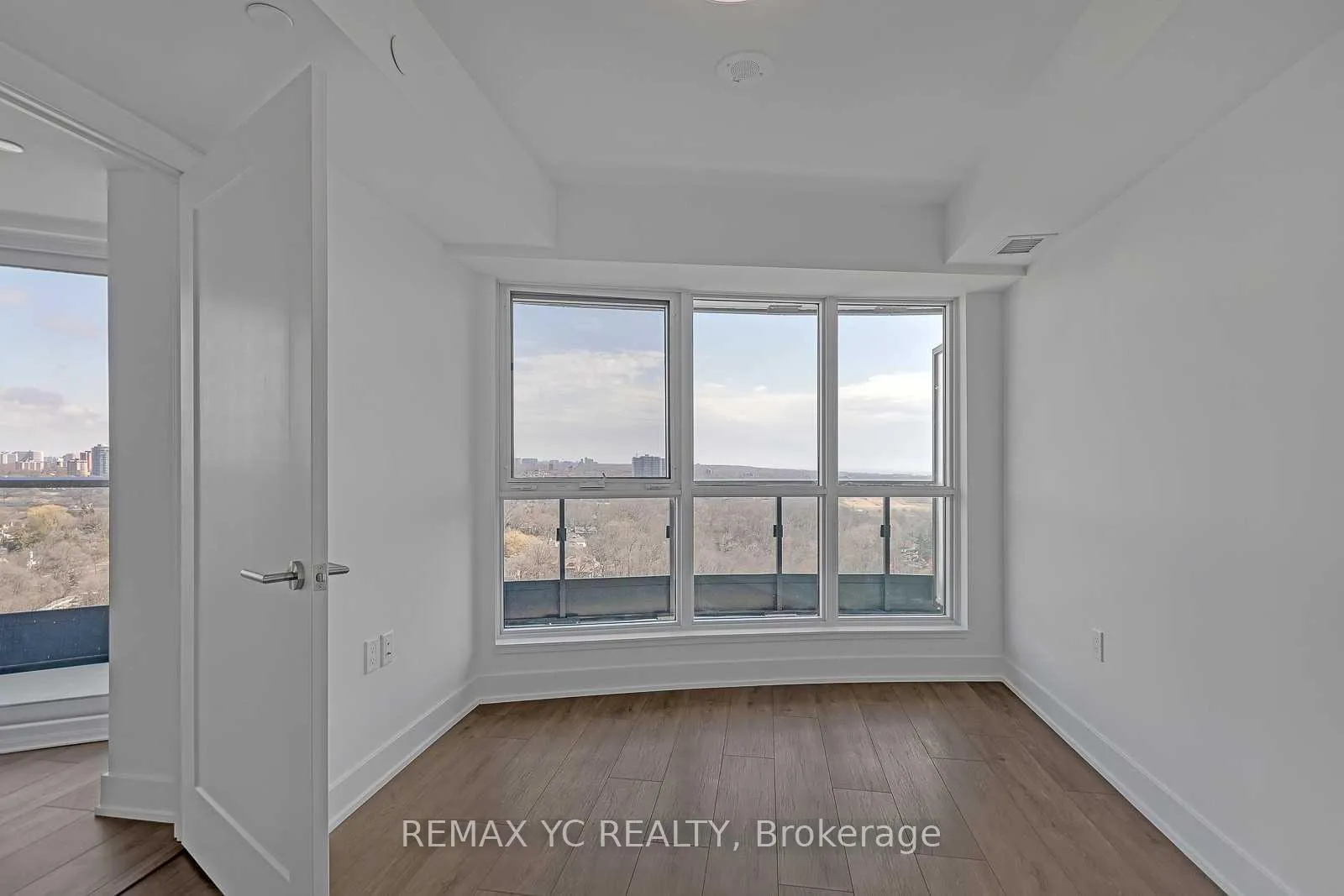 Photo 10 of Unit 3217, 585 Bloor Street E, Toronto, North St. James Town — HOMEH
