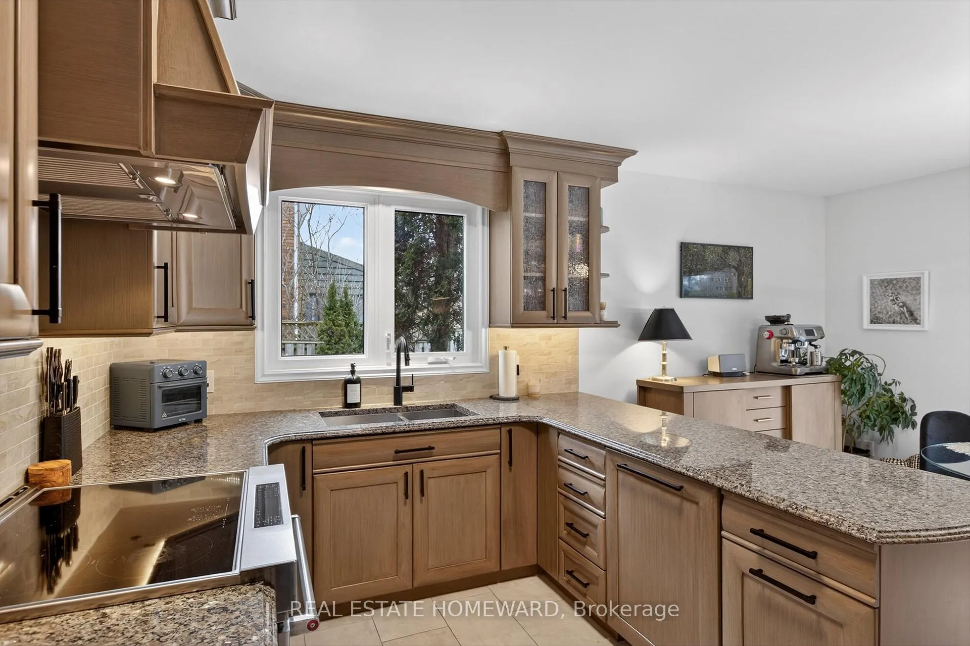 Photo 9 of 1530 Scollard Crescent, Peterborough, Ashburnham Ward 4 — HOMEH