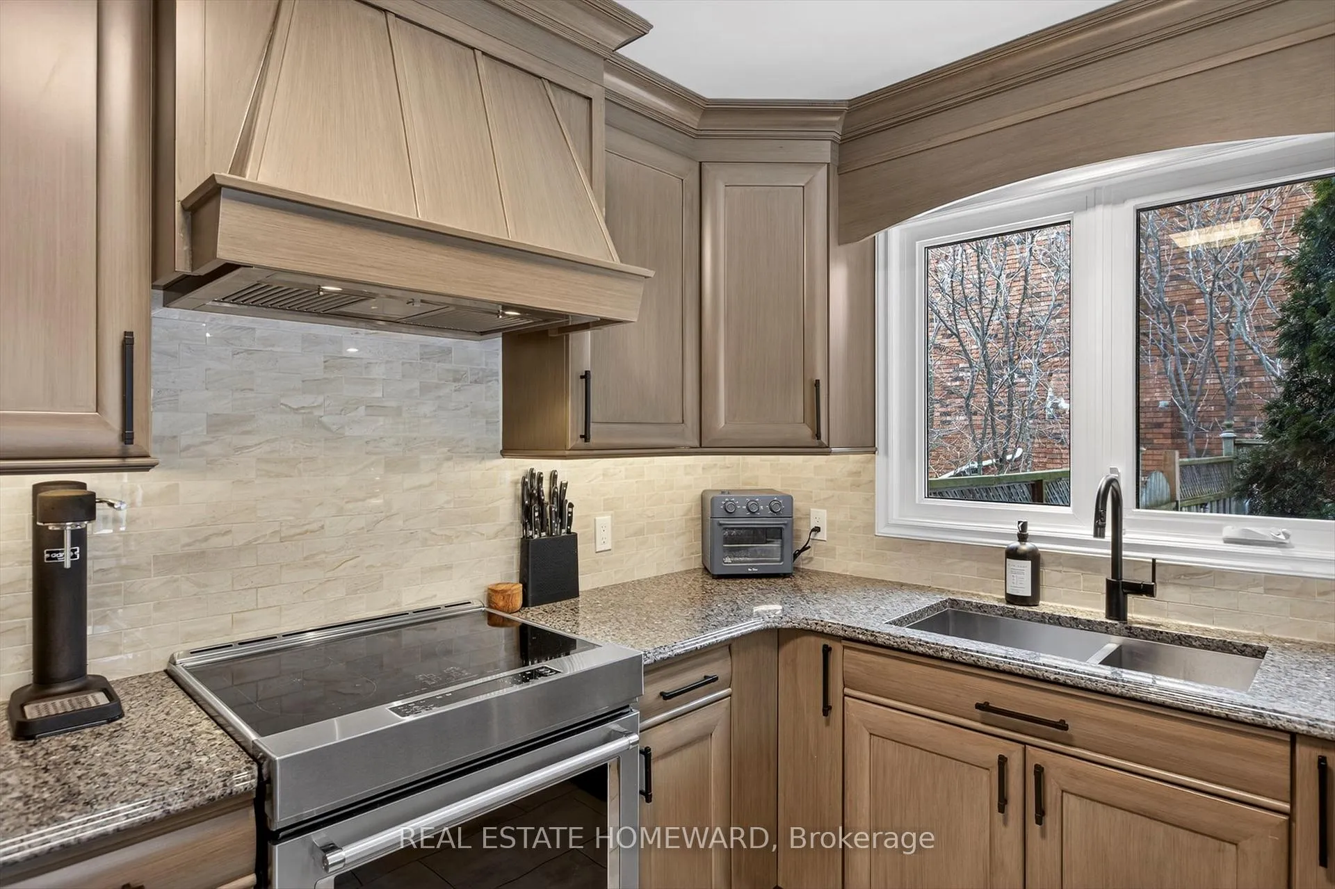 Photo 10 of 1530 Scollard Crescent, Peterborough, Ashburnham Ward 4 — HOMEH