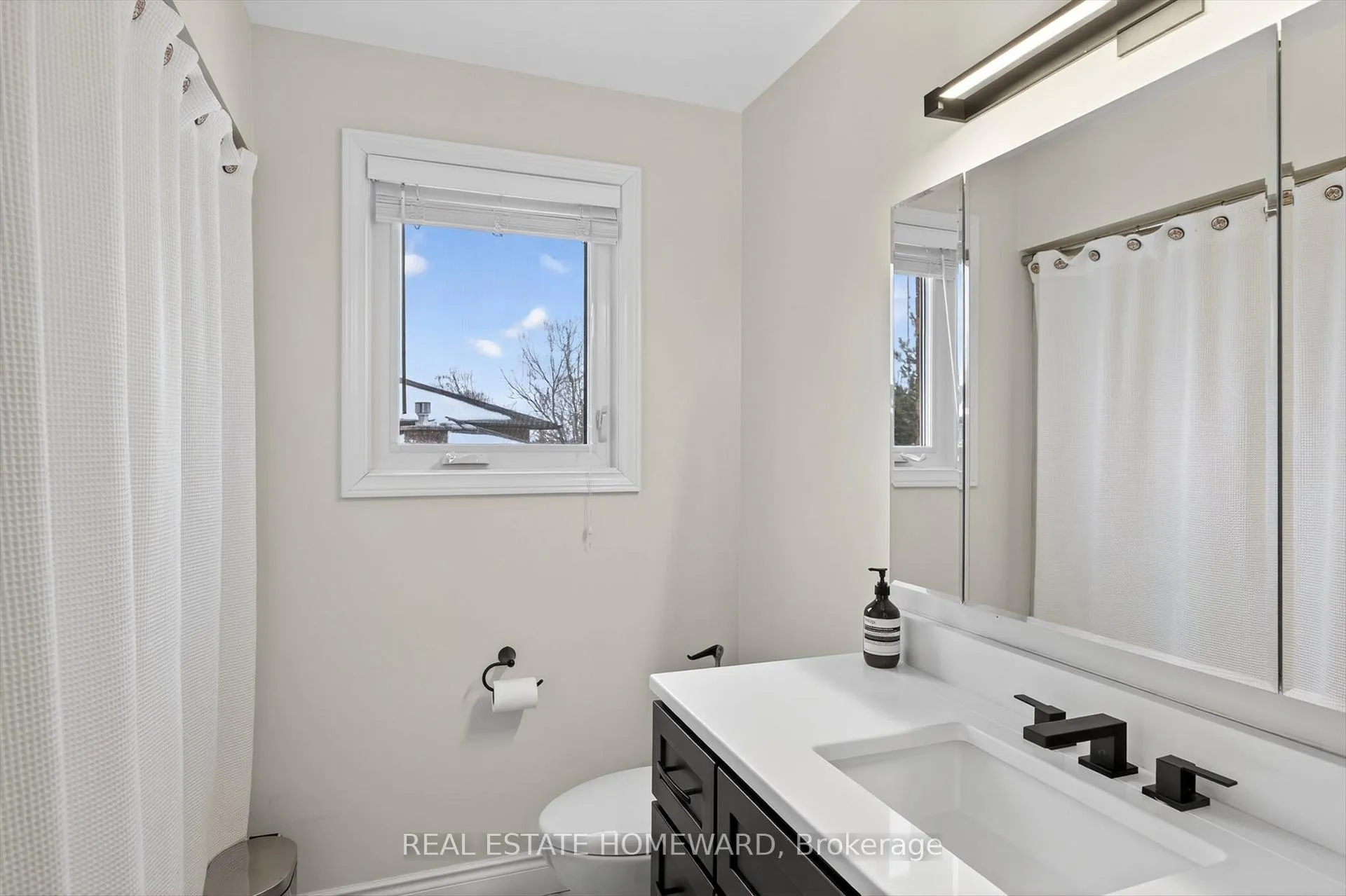 Photo 21 of 1530 Scollard Crescent, Peterborough, Ashburnham Ward 4 — HOMEH