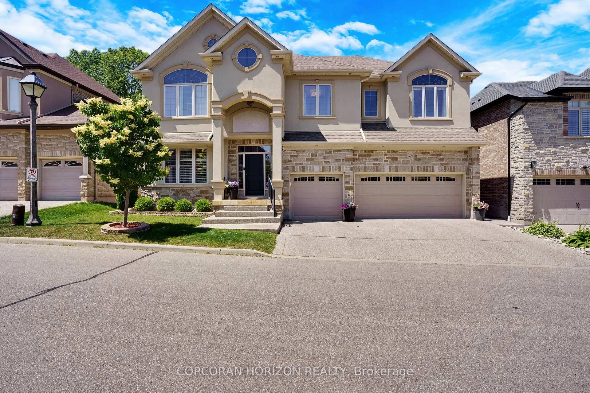 Photo 1 of Unit 8, 258 Edgewater Crescent, Kitchener, Grand River South — HOMEH