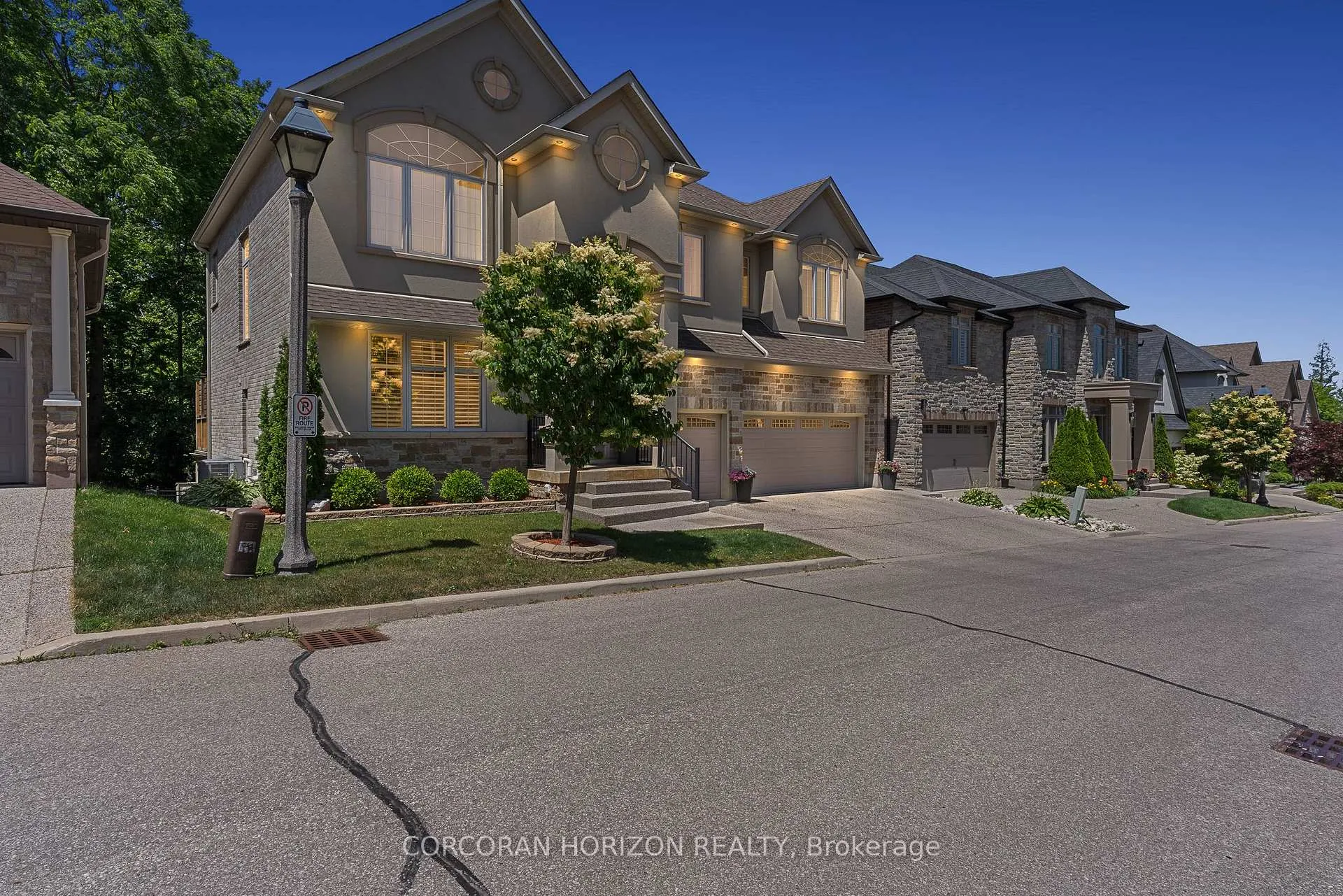 Photo 2 of Unit 8, 258 Edgewater Crescent, Kitchener, Grand River South — HOMEH