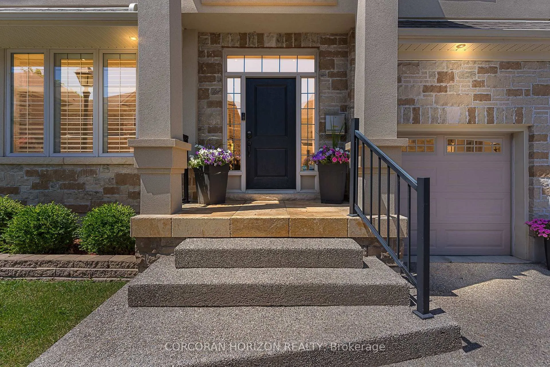 Photo 3 of Unit 8, 258 Edgewater Crescent, Kitchener, Grand River South — HOMEH