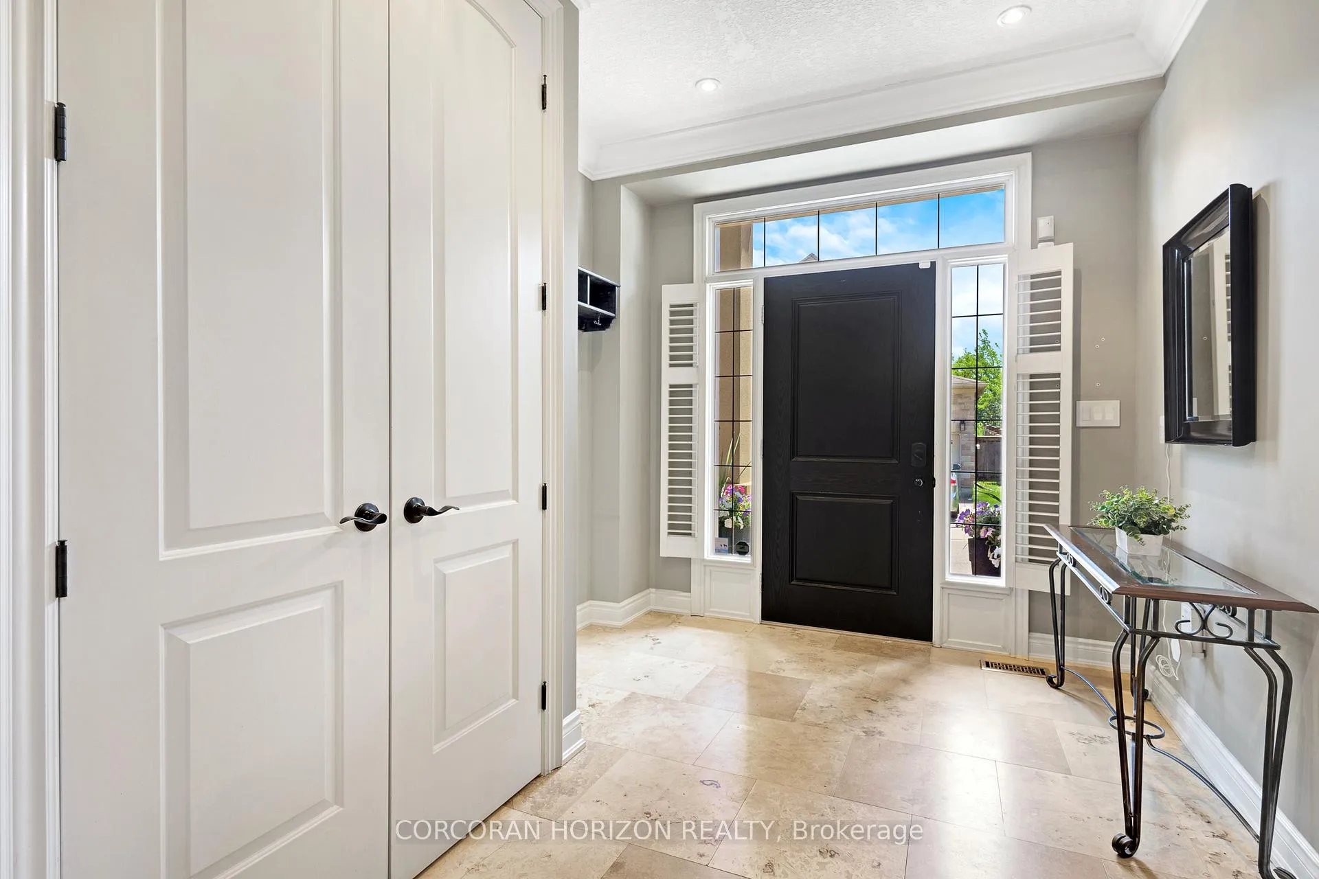 Photo 4 of Unit 8, 258 Edgewater Crescent, Kitchener, Grand River South — HOMEH