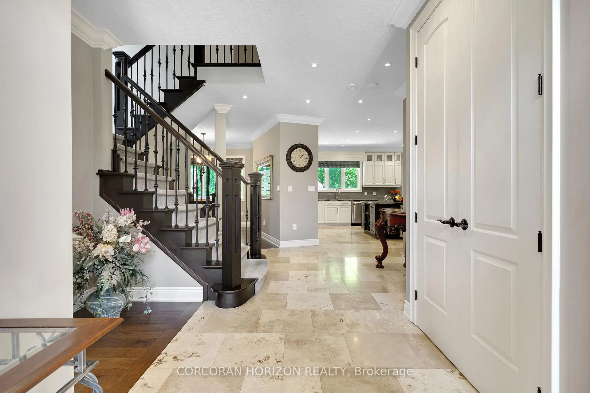 Photo 5 of Unit 8, 258 Edgewater Crescent, Kitchener, Grand River South — HOMEH