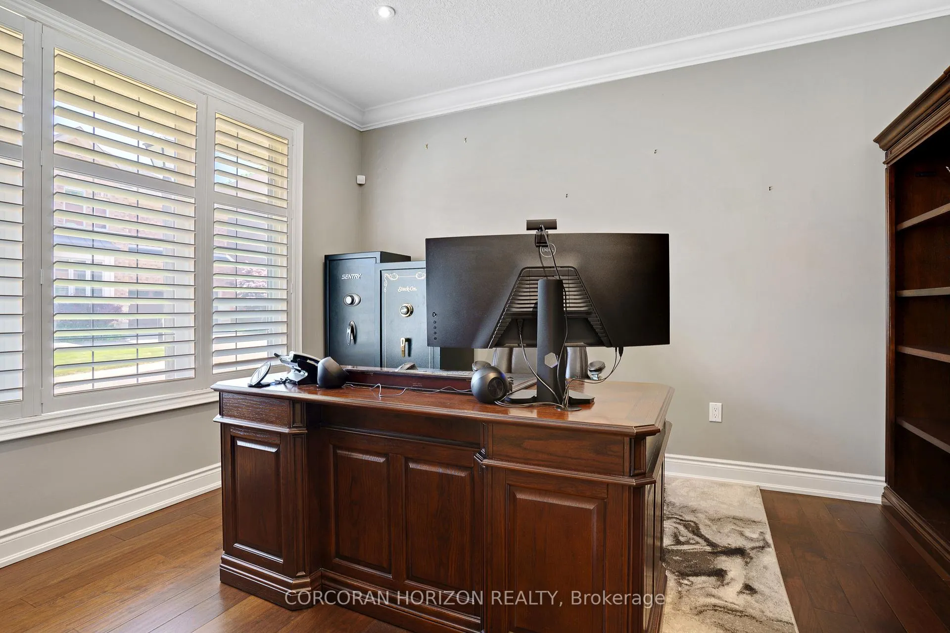 Photo 6 of Unit 8, 258 Edgewater Crescent, Kitchener, Grand River South — HOMEH