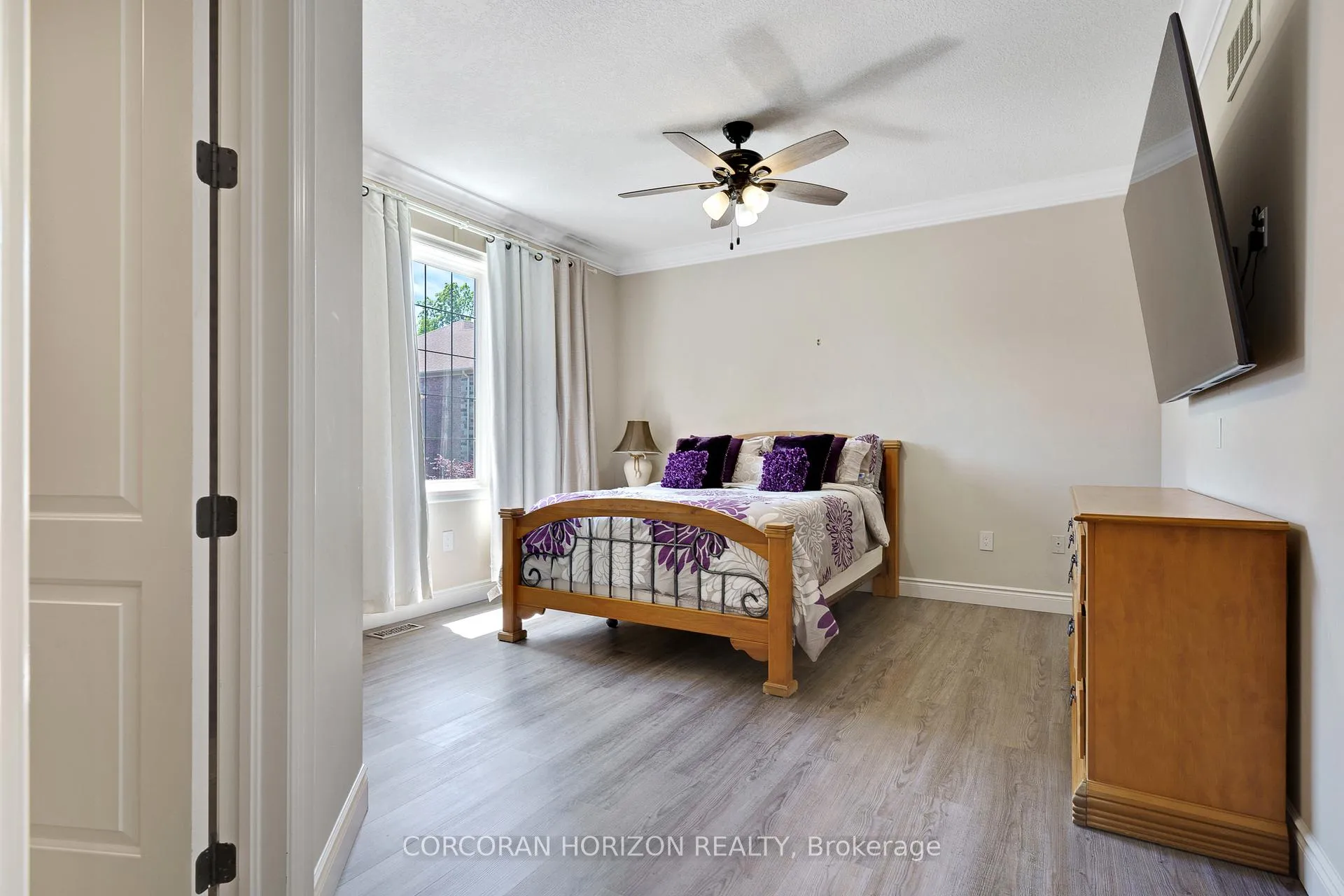 Photo 23 of Unit 8, 258 Edgewater Crescent, Kitchener, Grand River South — HOMEH