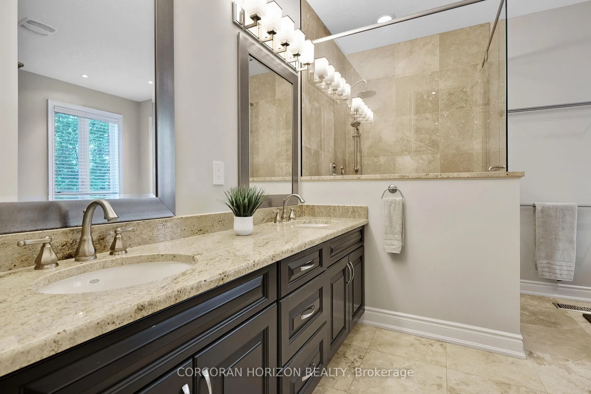 Photo 32 of Unit 8, 258 Edgewater Crescent, Kitchener, Grand River South — HOMEH