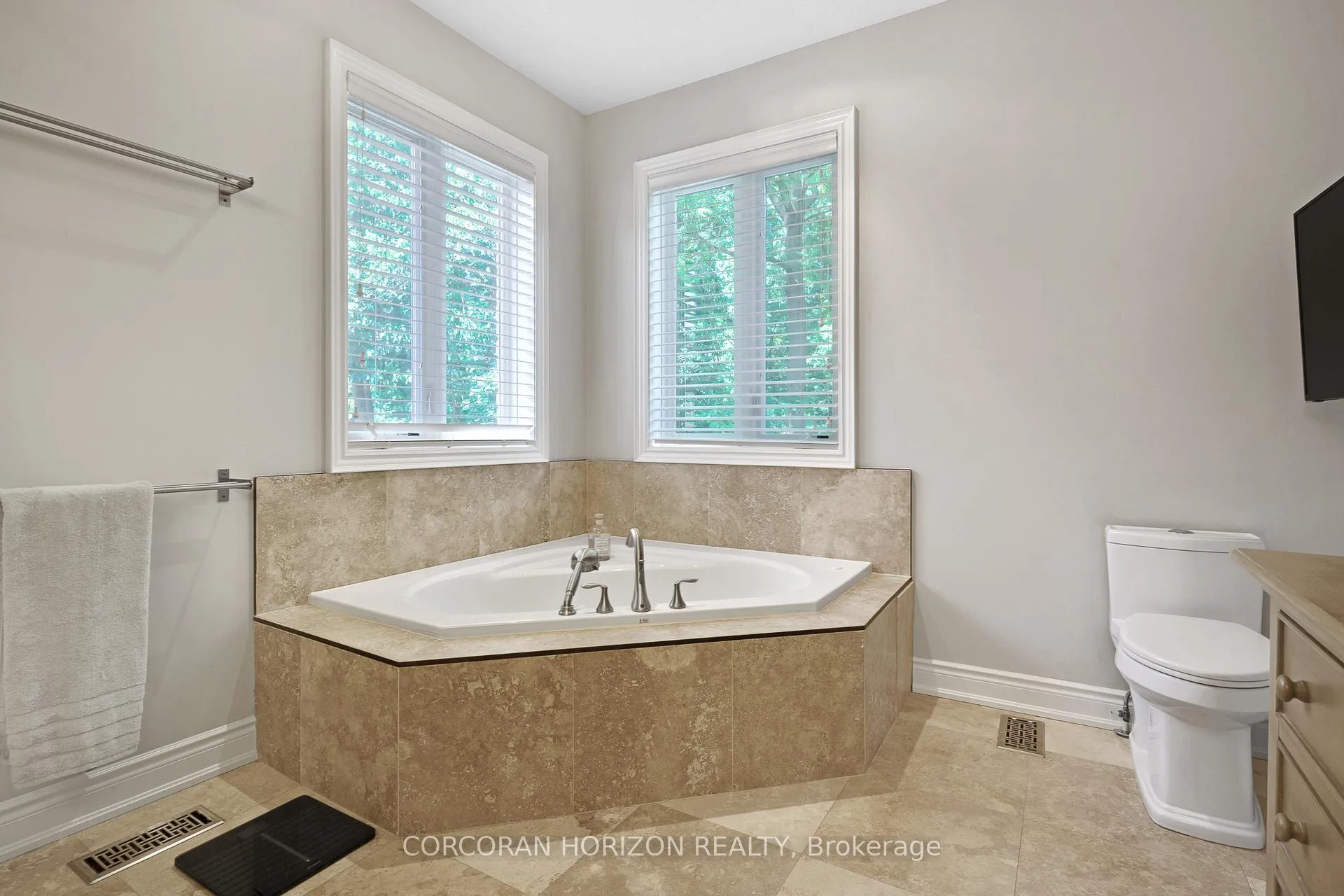 Photo 33 of Unit 8, 258 Edgewater Crescent, Kitchener, Grand River South — HOMEH