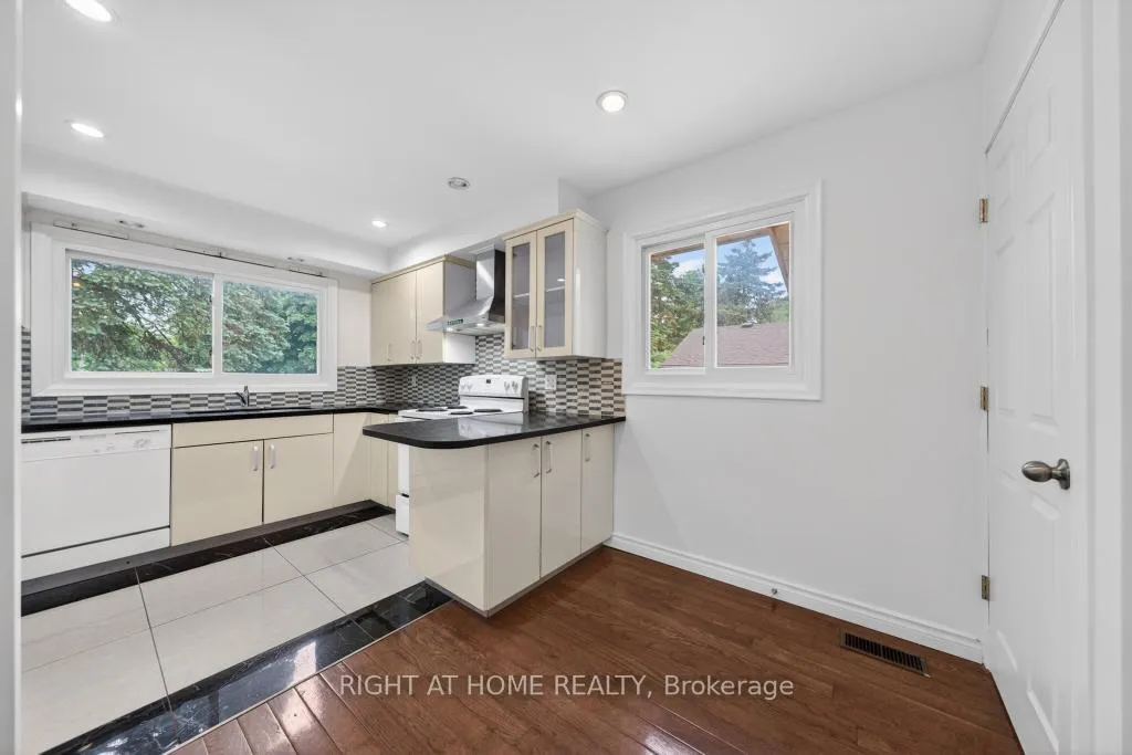 Photo 11 of 46 Sanatorium Road, Hamilton, Buchanan — HOMEH