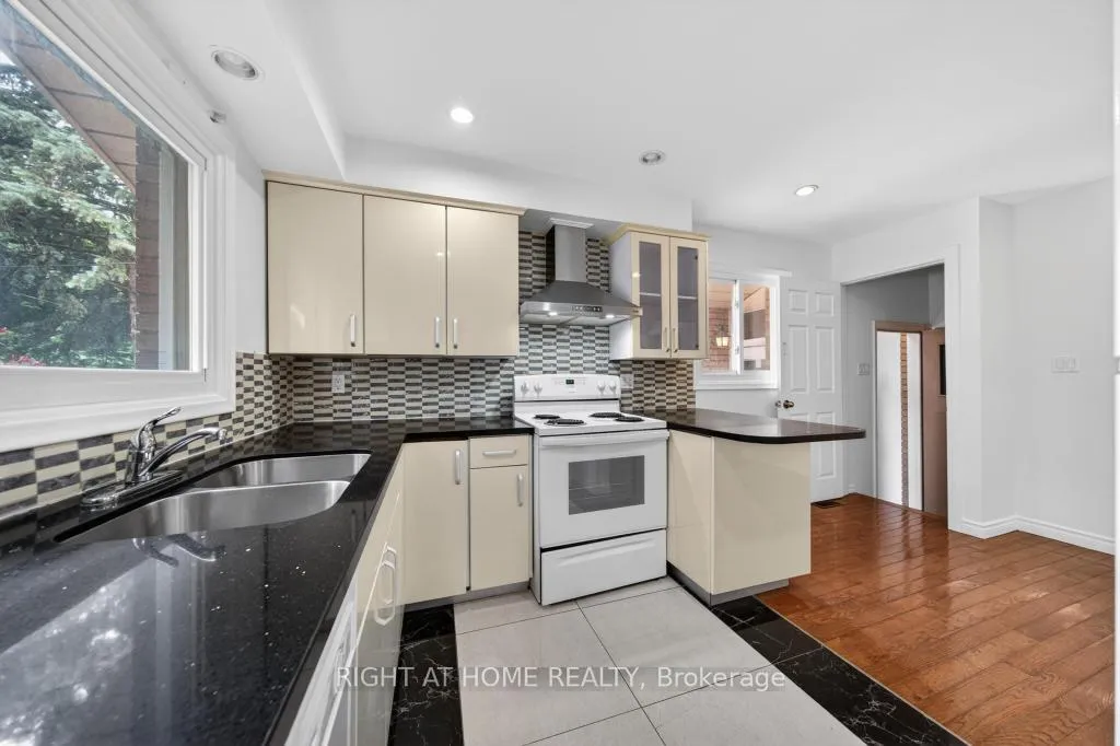Photo 14 of 46 Sanatorium Road, Hamilton, Buchanan — HOMEH