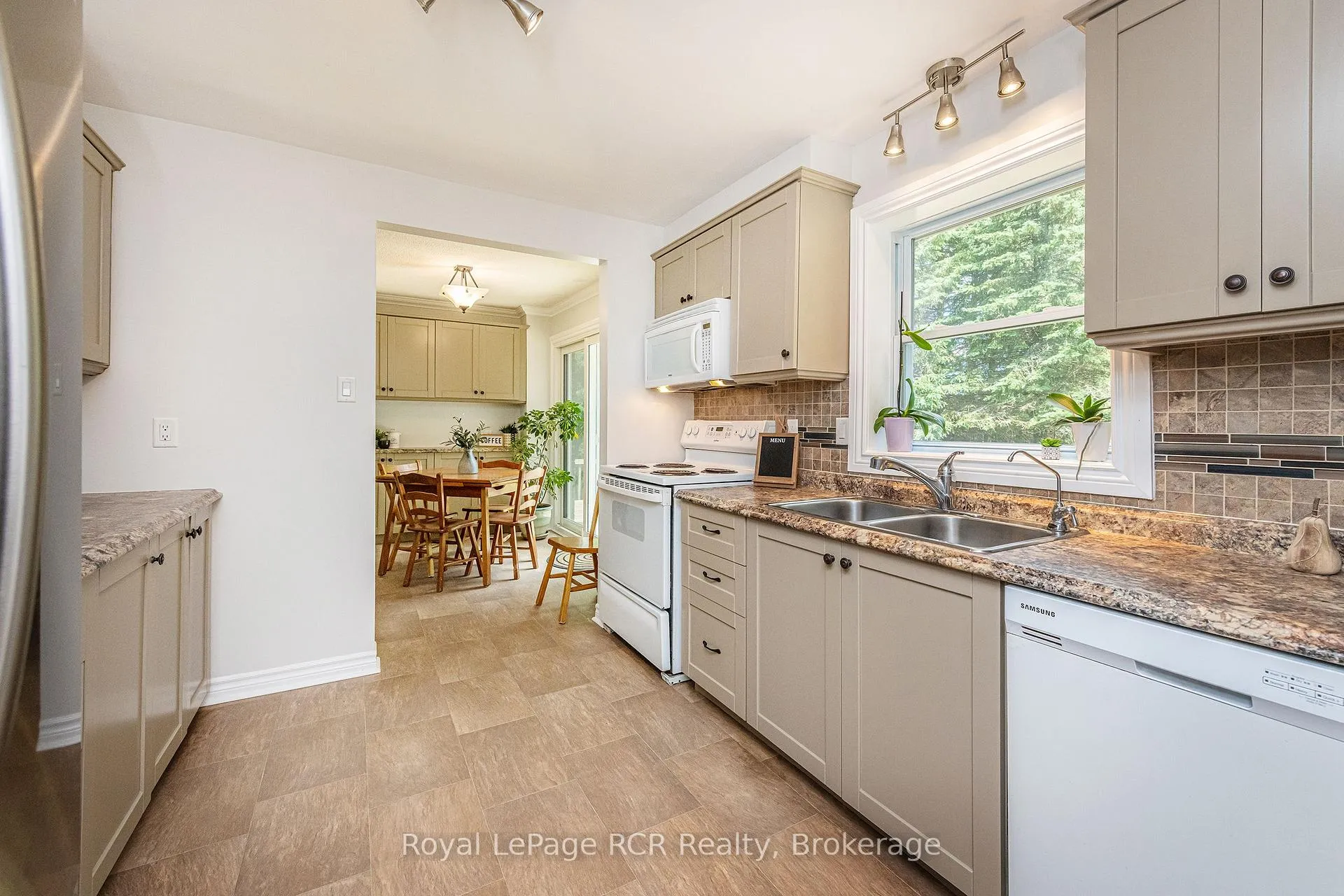 Photo 11 of 25 Agnes Street, Caledon, Alton — HOMEH