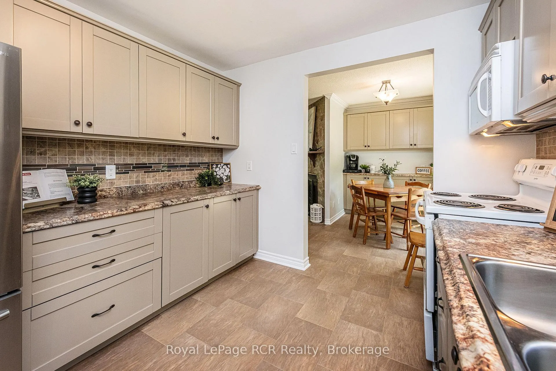 Photo 12 of 25 Agnes Street, Caledon, Alton — HOMEH