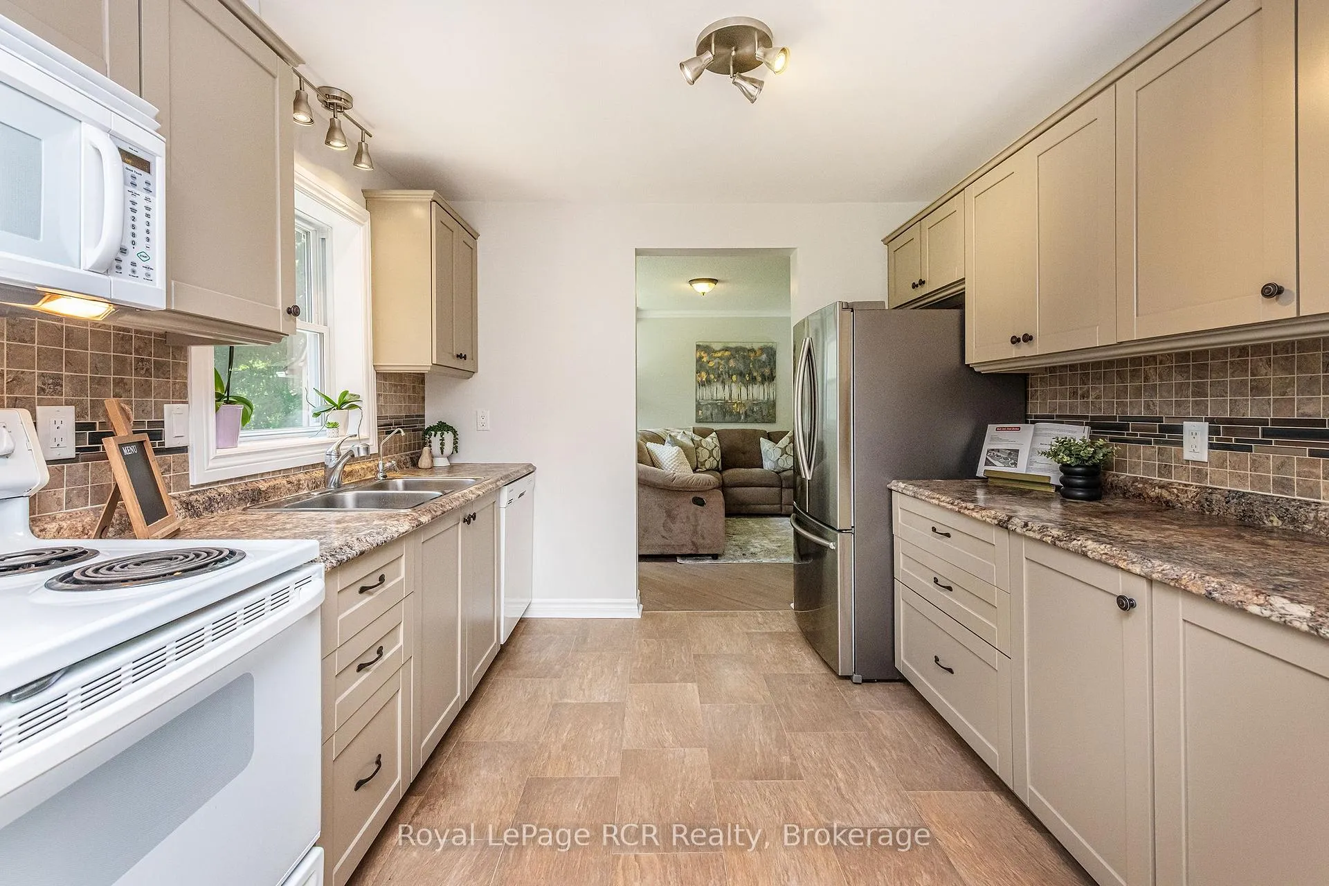 Photo 13 of 25 Agnes Street, Caledon, Alton — HOMEH