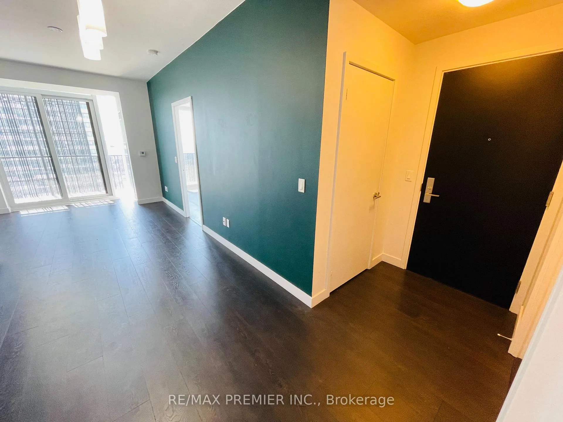 Photo 3 of Unit 4301, 8 Eglinton Avenue E, Toronto, Mount Pleasant West — HOMEH