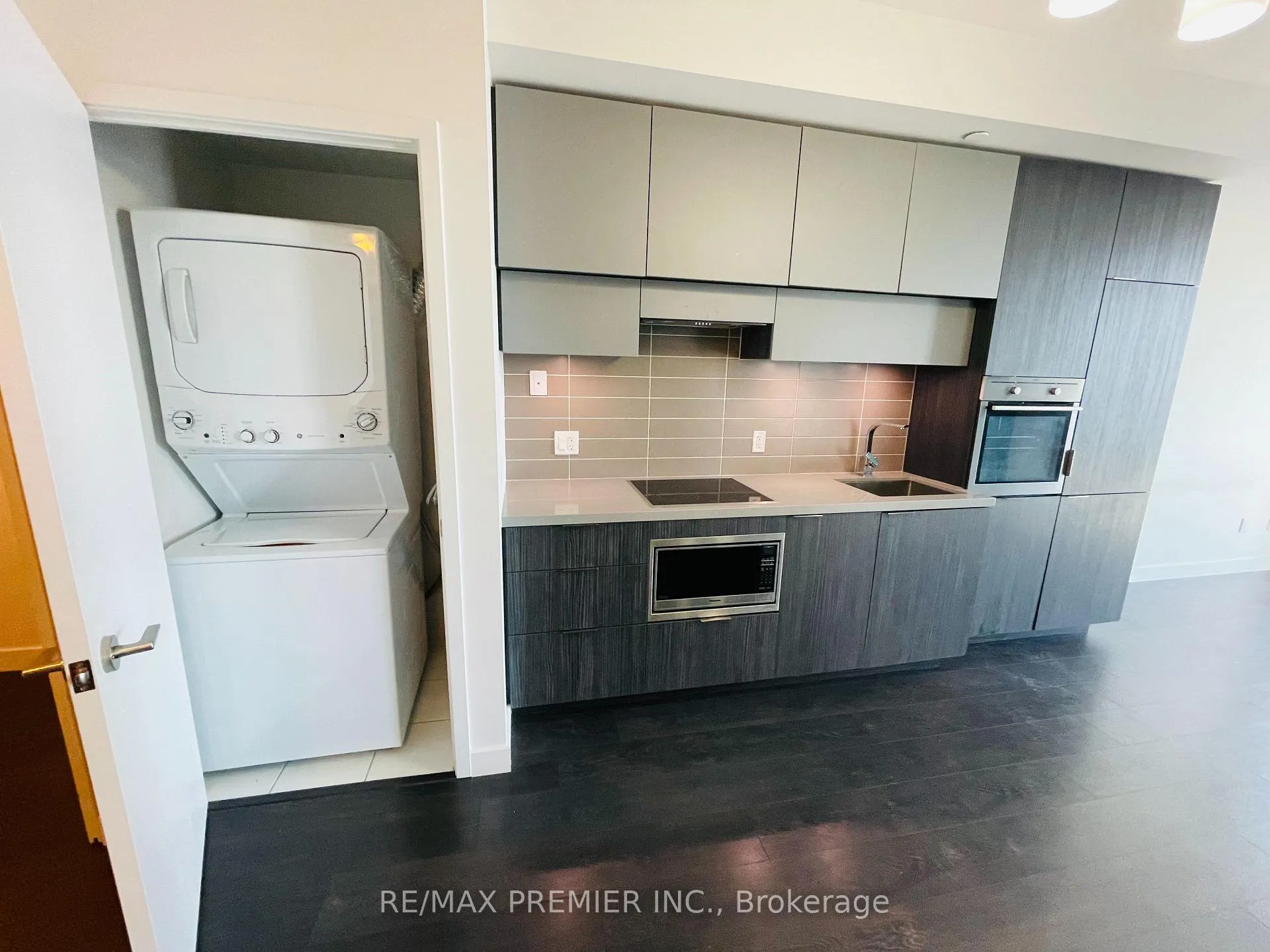 Photo 4 of Unit 4301, 8 Eglinton Avenue E, Toronto, Mount Pleasant West — HOMEH