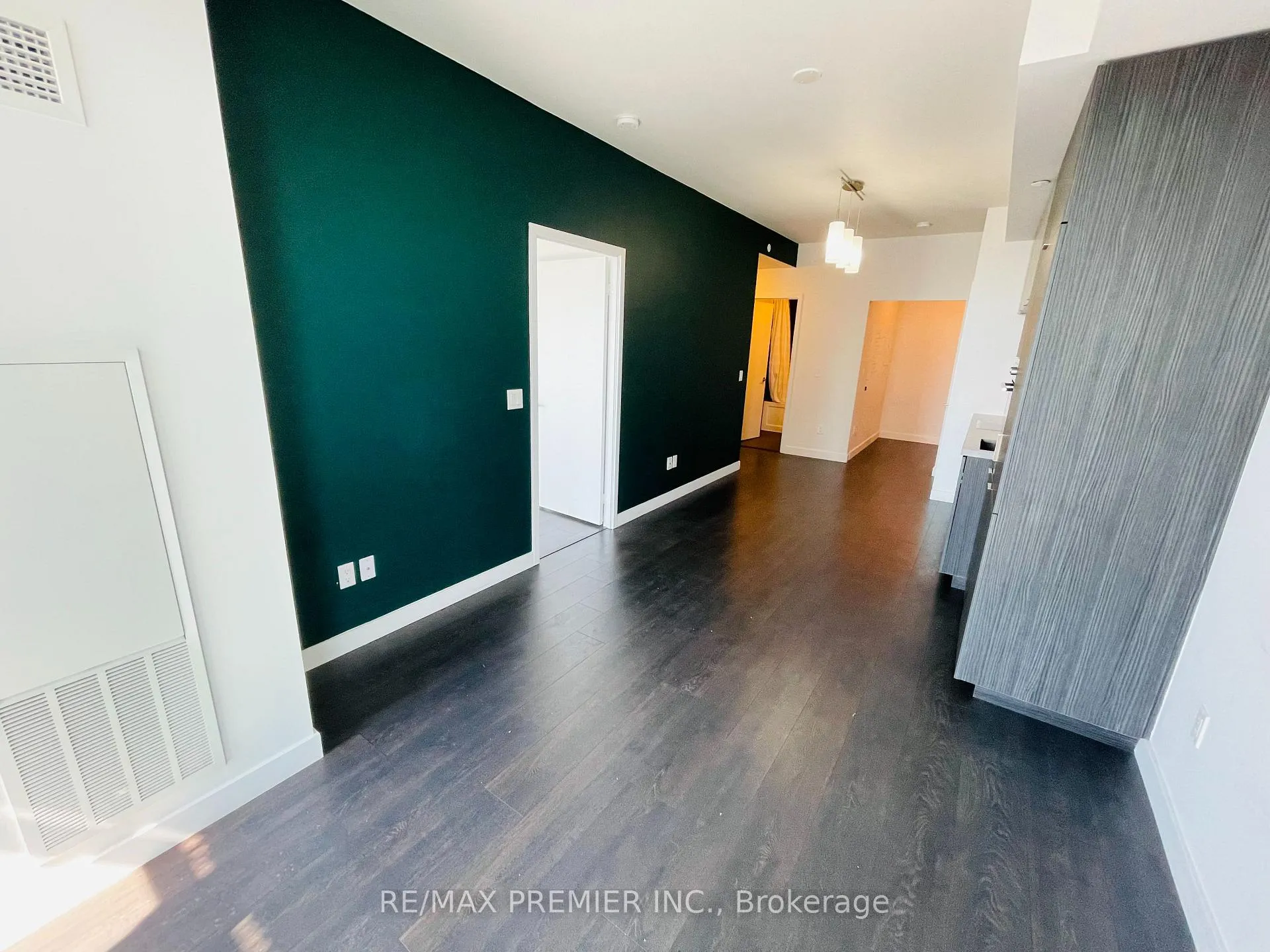 Photo 5 of Unit 4301, 8 Eglinton Avenue E, Toronto, Mount Pleasant West — HOMEH