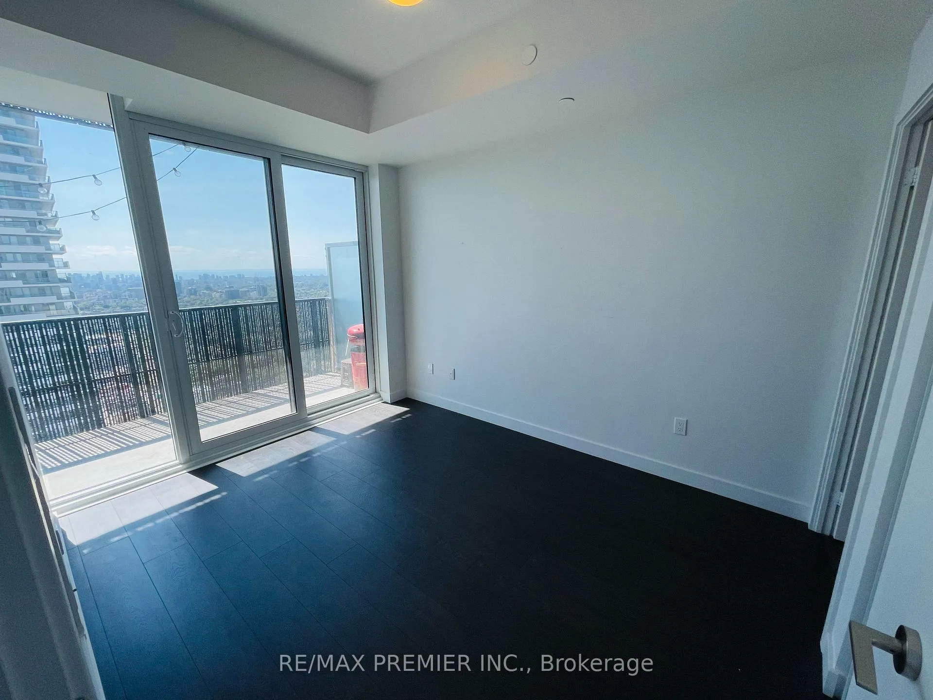 Photo 8 of Unit 4301, 8 Eglinton Avenue E, Toronto, Mount Pleasant West — HOMEH
