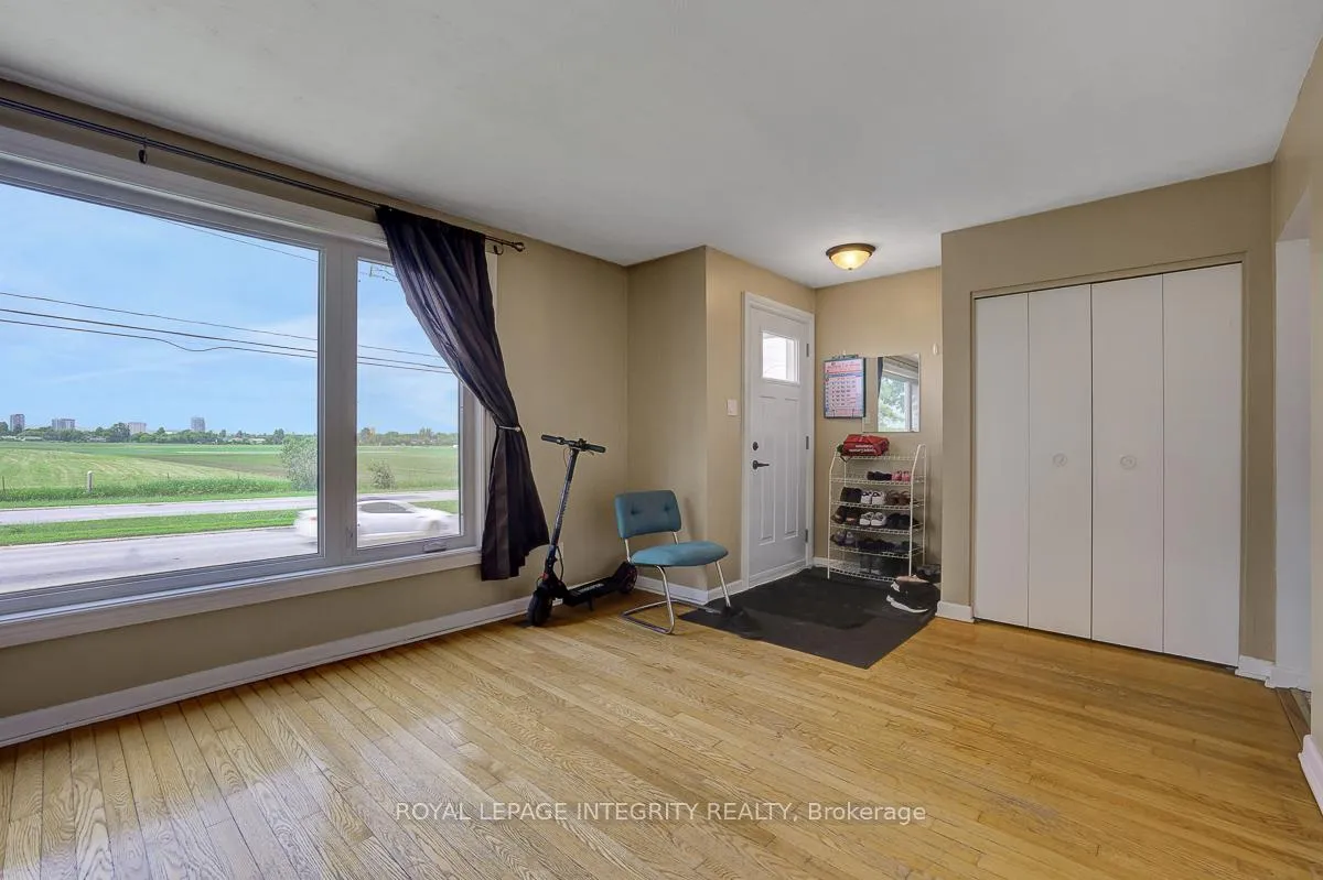 Photo 4 of Unit A, 892 Baseline Road, Ottawa, City View/Skyline/Fisher Heights/Parkwood Hills — HOMEH