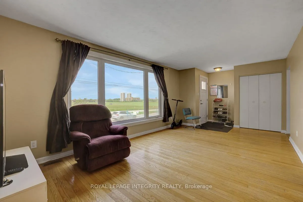 Photo 5 of Unit A, 892 Baseline Road, Ottawa, City View/Skyline/Fisher Heights/Parkwood Hills — HOMEH